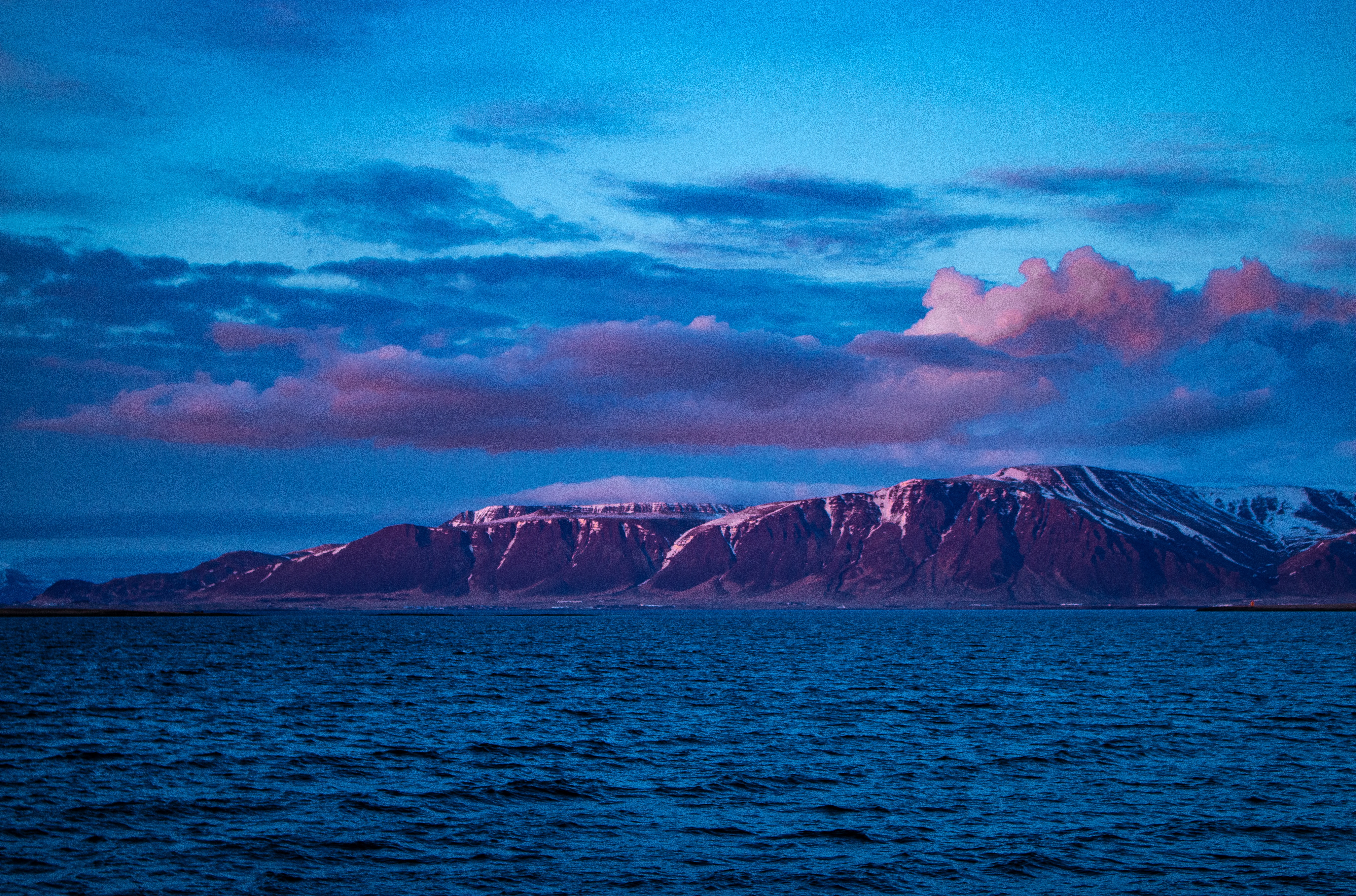 65522 Bildschirmschoner und Hintergrundbilder Island auf Ihrem Telefon. Laden Sie natur, sea, clouds, berg, lila, island Bilder kostenlos herunter