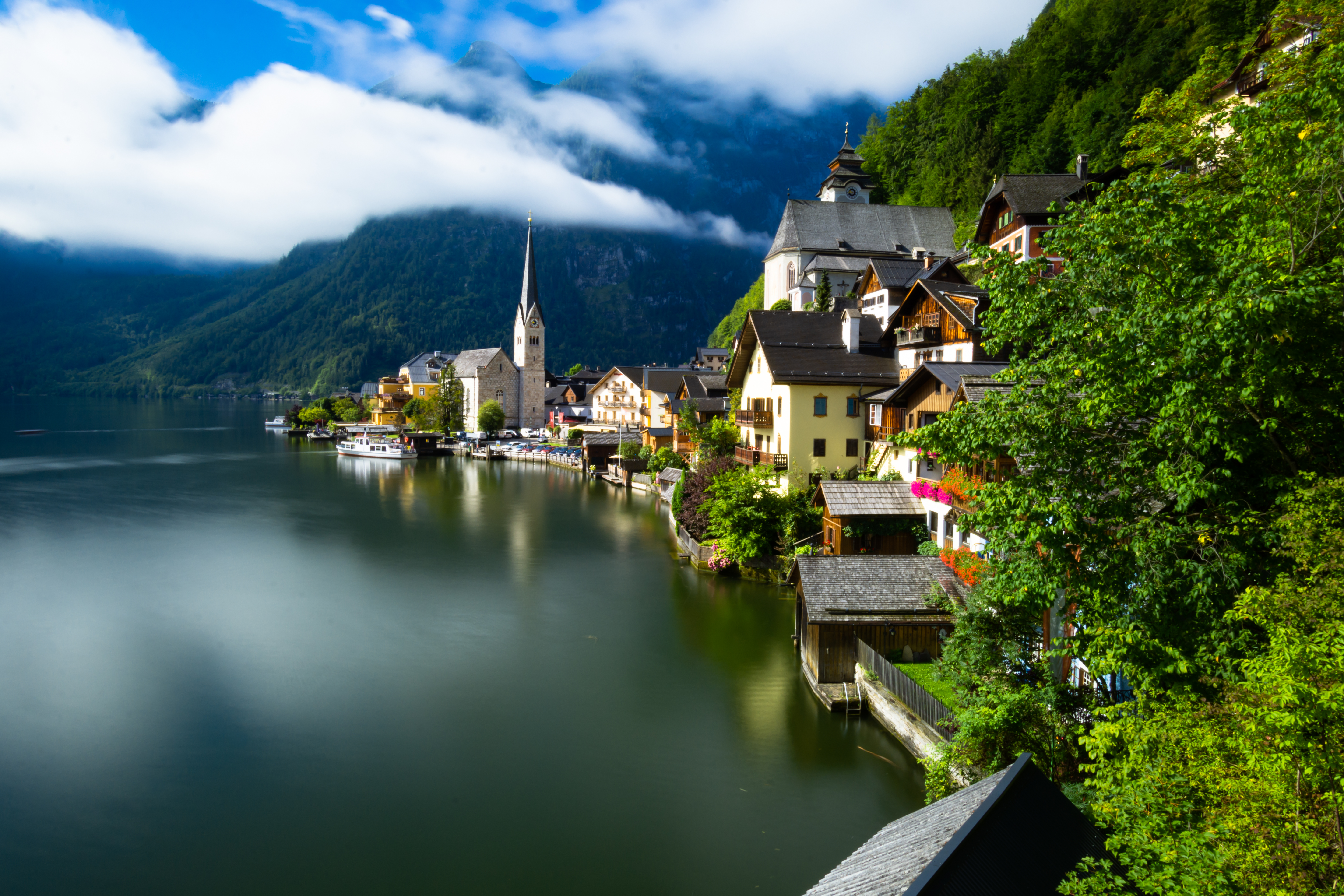 Laden Sie das Natur, Clouds, Gebäude, Berg, See, Dorf-Bild kostenlos auf Ihren PC-Desktop herunter