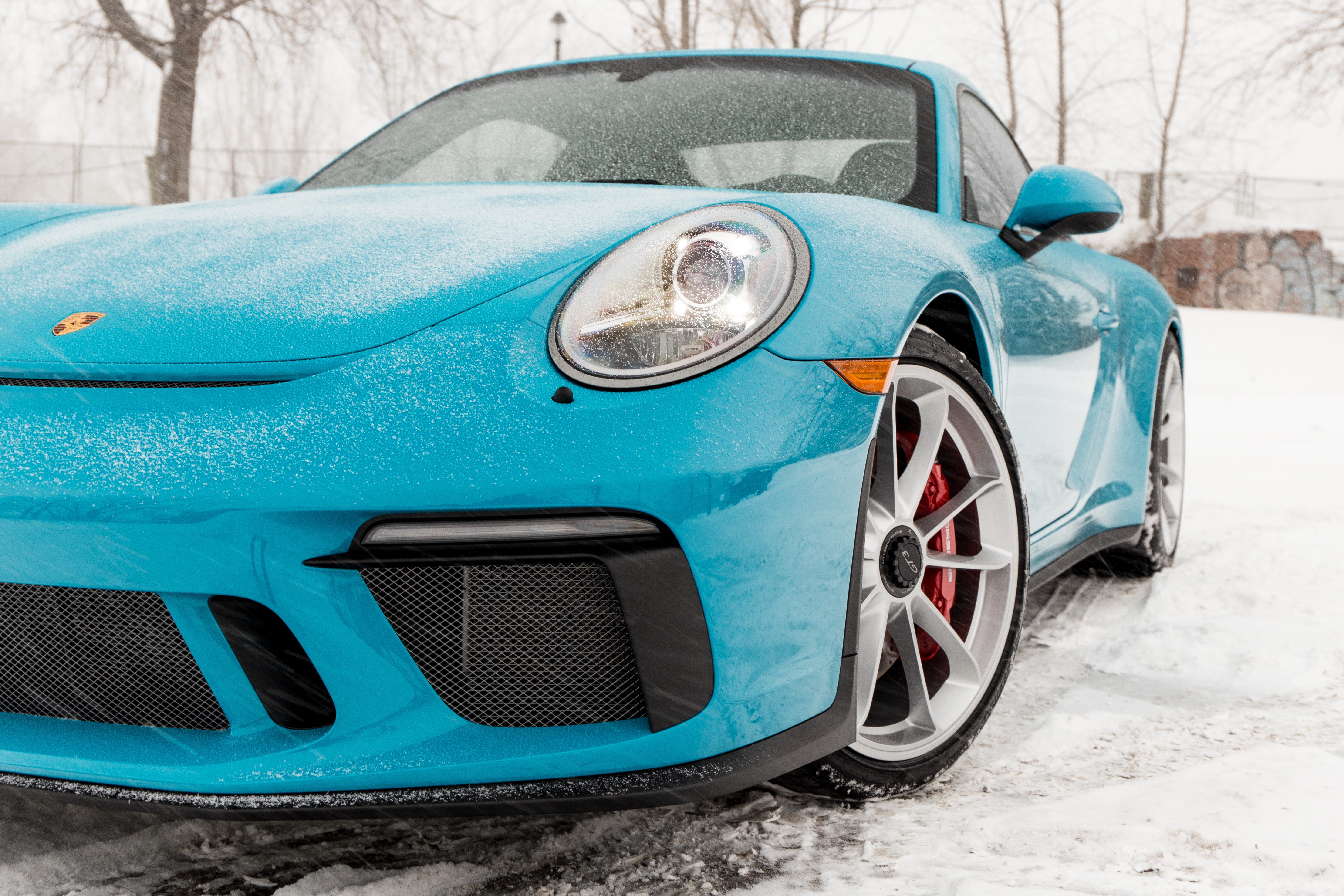 142538 download wallpaper porsche, cars, wheel, headlight, snowfall screensavers and pictures for free