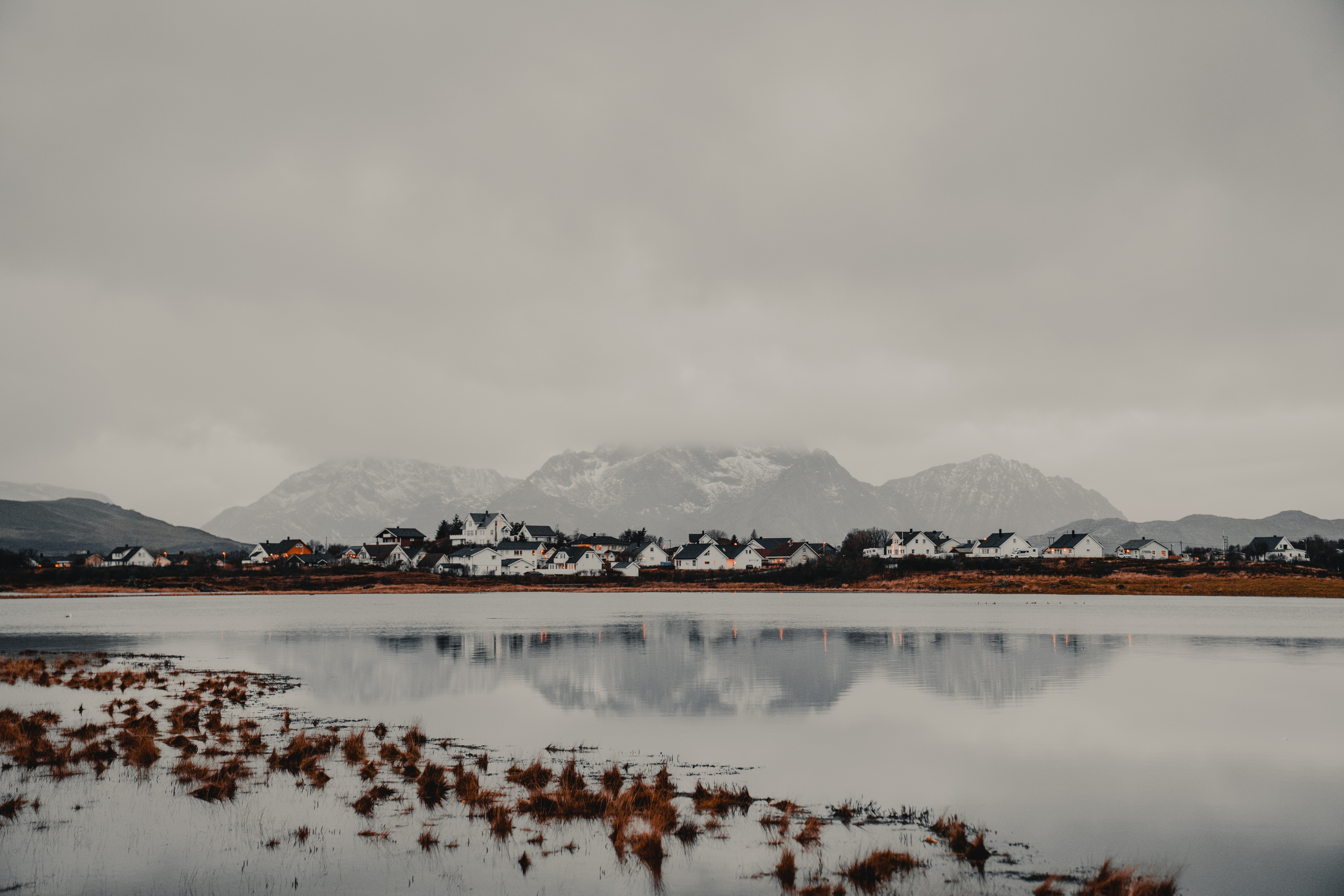 Cool HD Wallpaper lake, mountains, shore, fog
