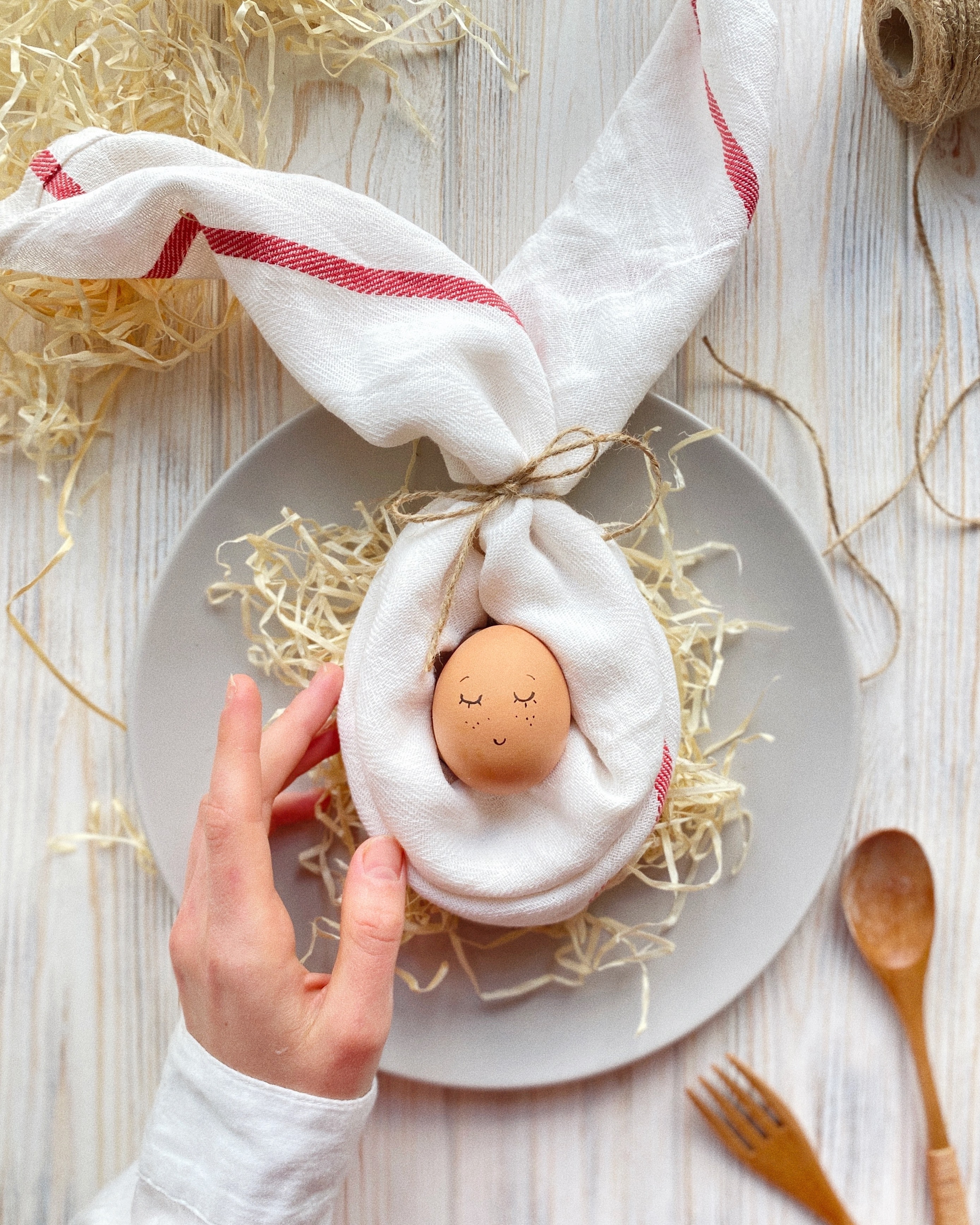 Mobile wallpaper egg, food, hand, plate, emoticon, smiley, spoons