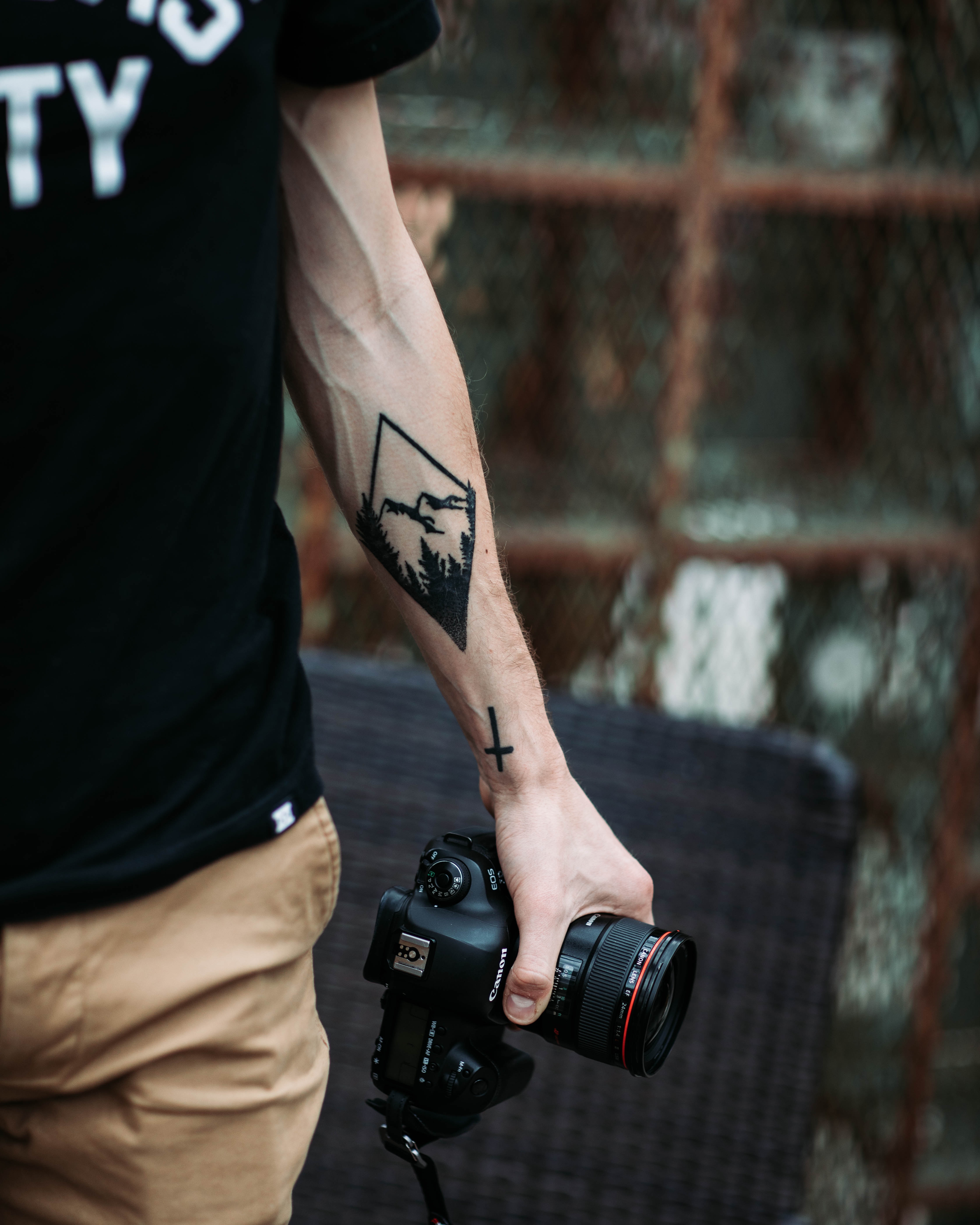 32k Wallpaper Photographer tattoos, camera, hand, tattoo