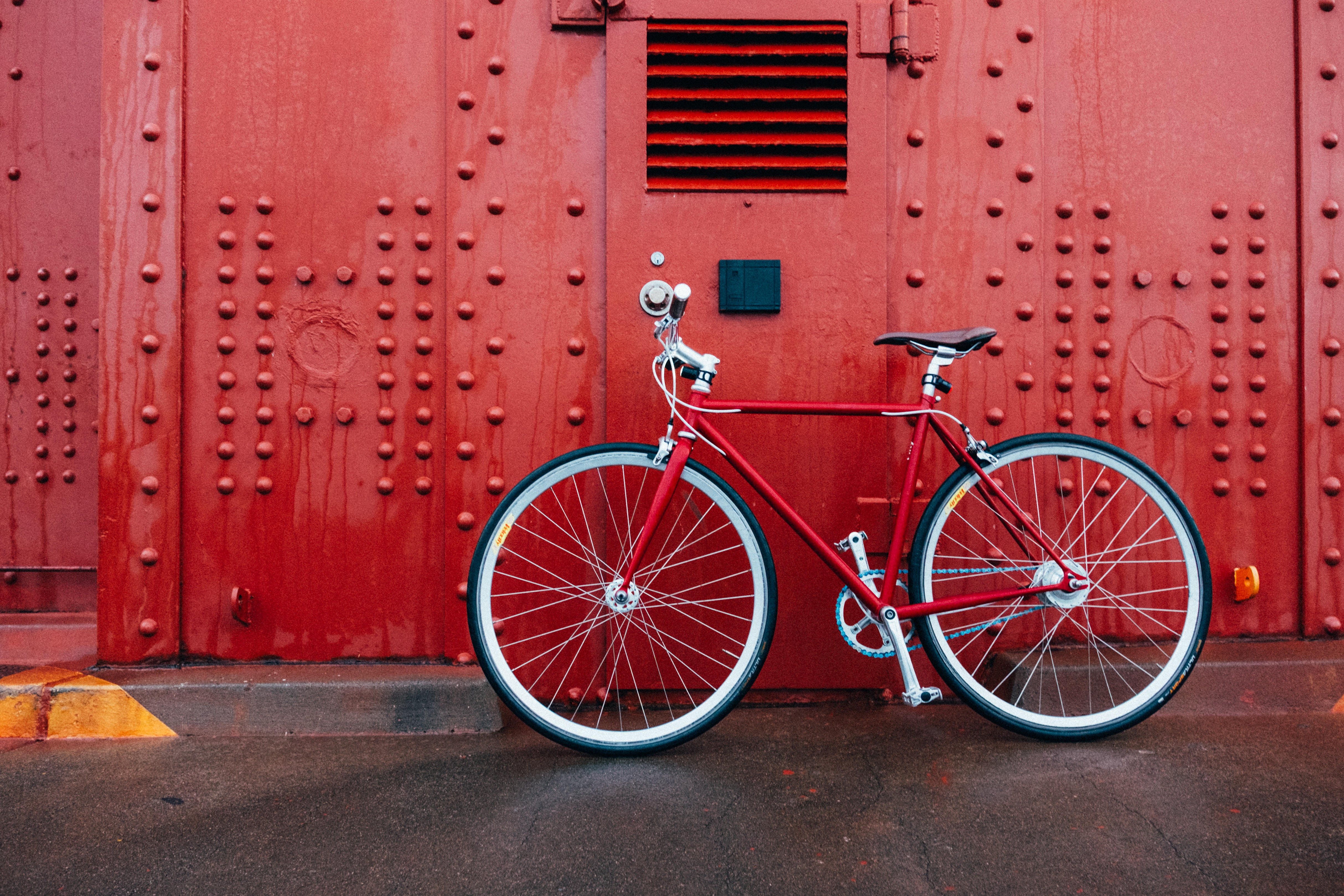 red, miscellanea, miscellaneous, wall, bicycle High Definition image