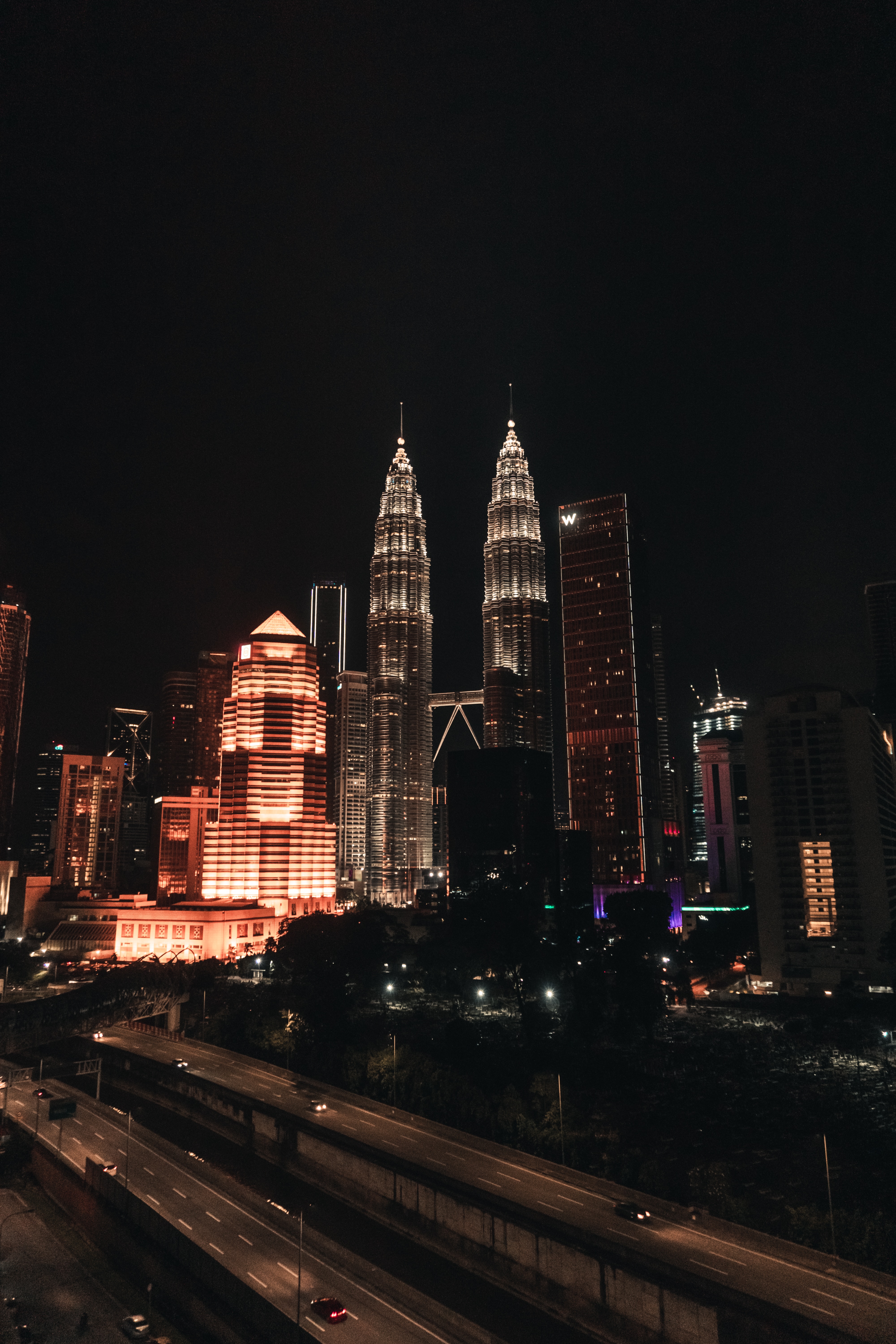 114597 Bildschirmschoner und Hintergrundbilder Malaysia auf Ihrem Telefon. Laden Sie architektur, malaysien, nächtliche stadt, städte Bilder kostenlos herunter