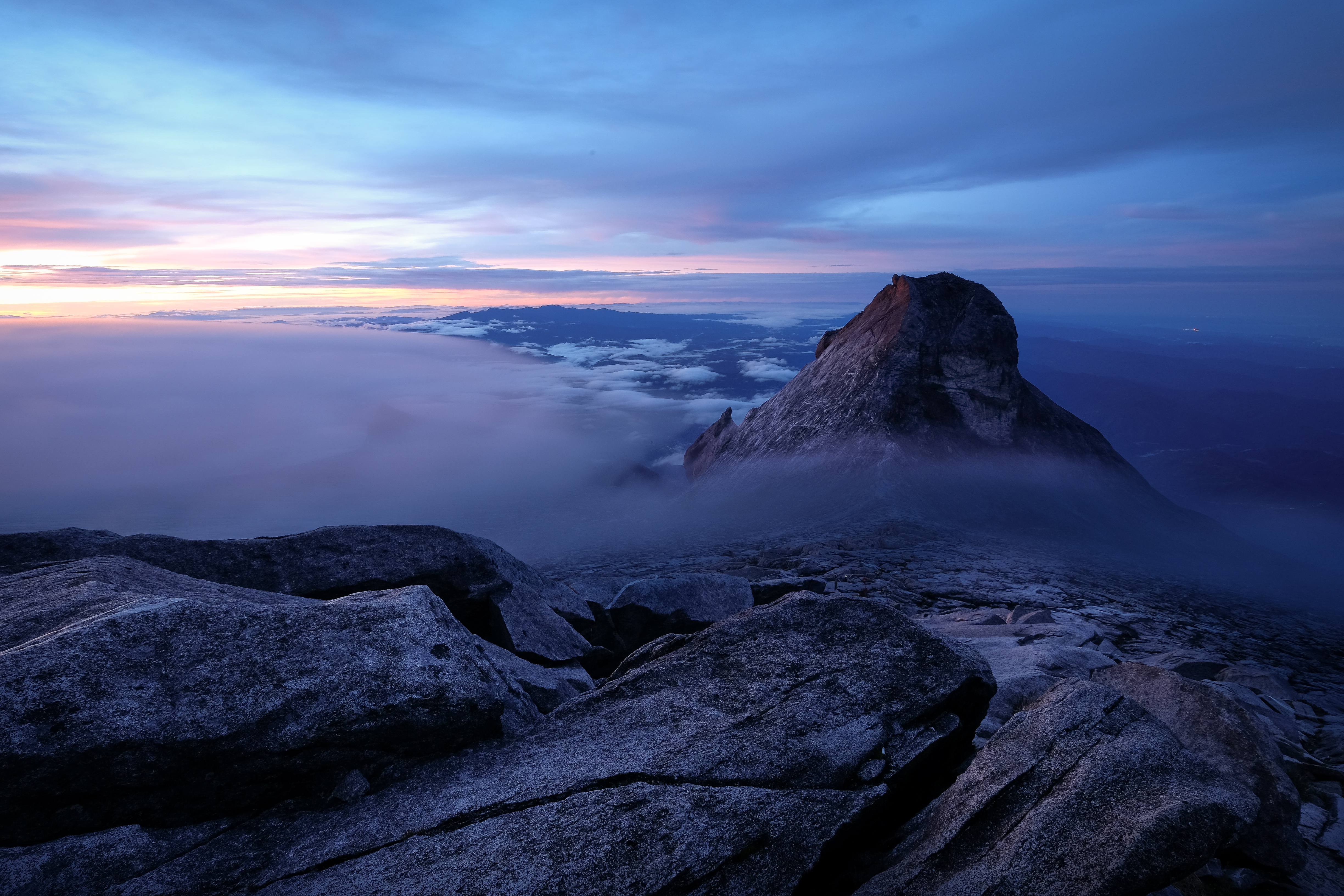 50498 Hintergrundbild herunterladen natur, clouds, felsen, rock, nebel, cliff, klippe, stein - Bildschirmschoner und Bilder kostenlos