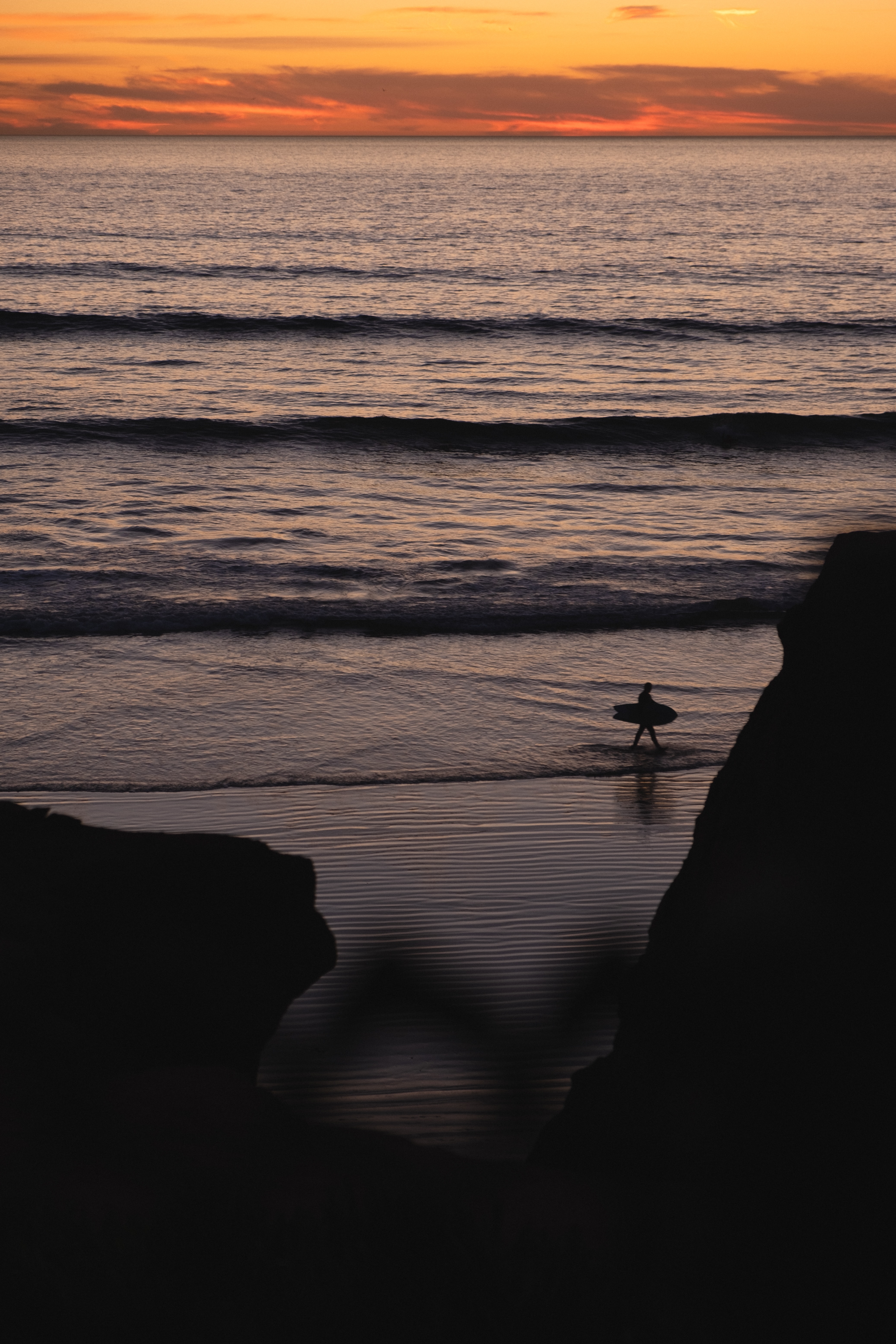 126050 Bildschirmschoner und Hintergrundbilder Surfer auf Ihrem Telefon. Laden Sie strand, dunkel, silhouette, dämmerung, twilight, surfer Bilder kostenlos herunter