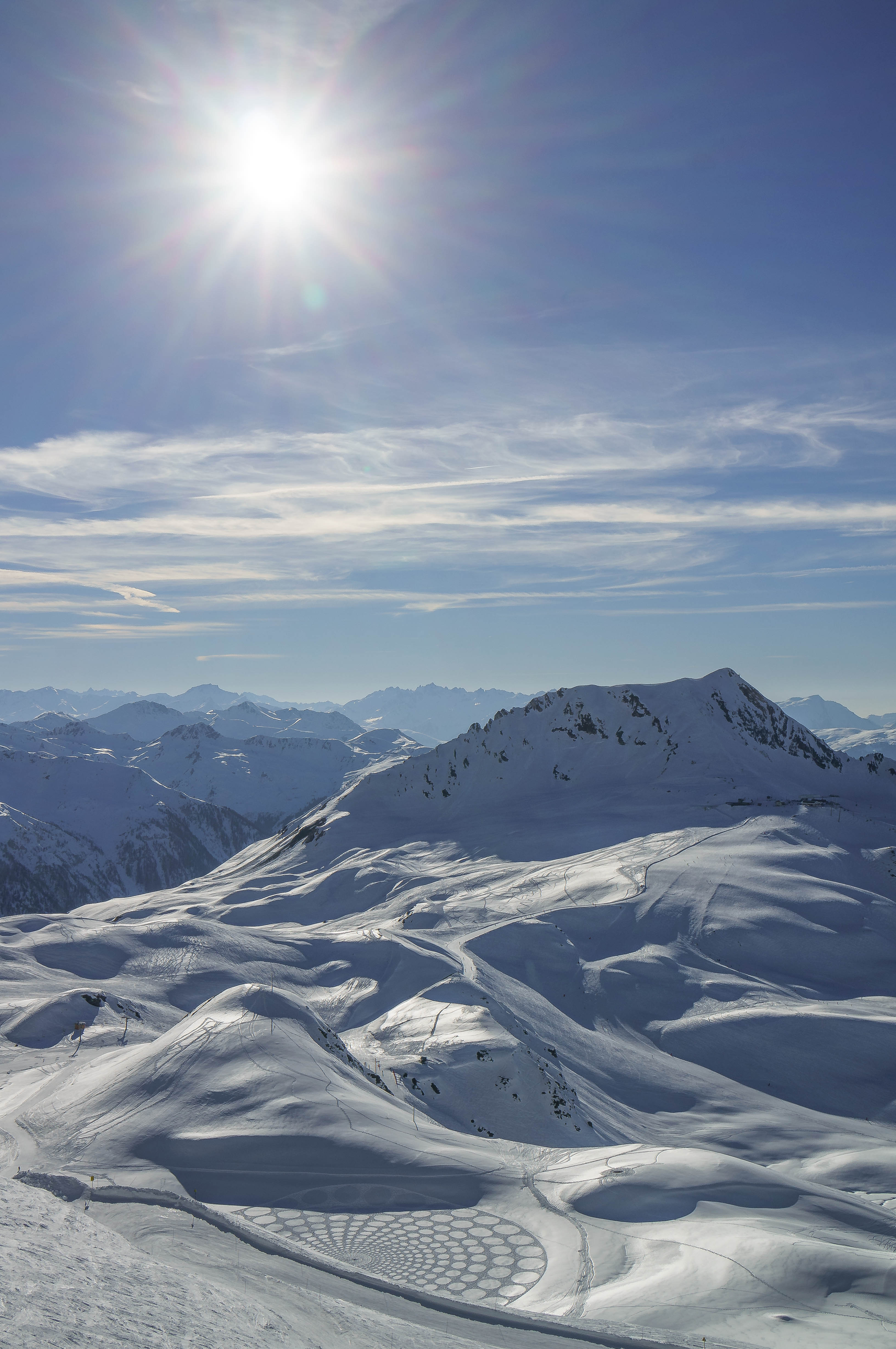 60413 Hintergrundbild herunterladen spuren, landschaft, natur, mountains, sun, schnee, track, ski - Bildschirmschoner und Bilder kostenlos