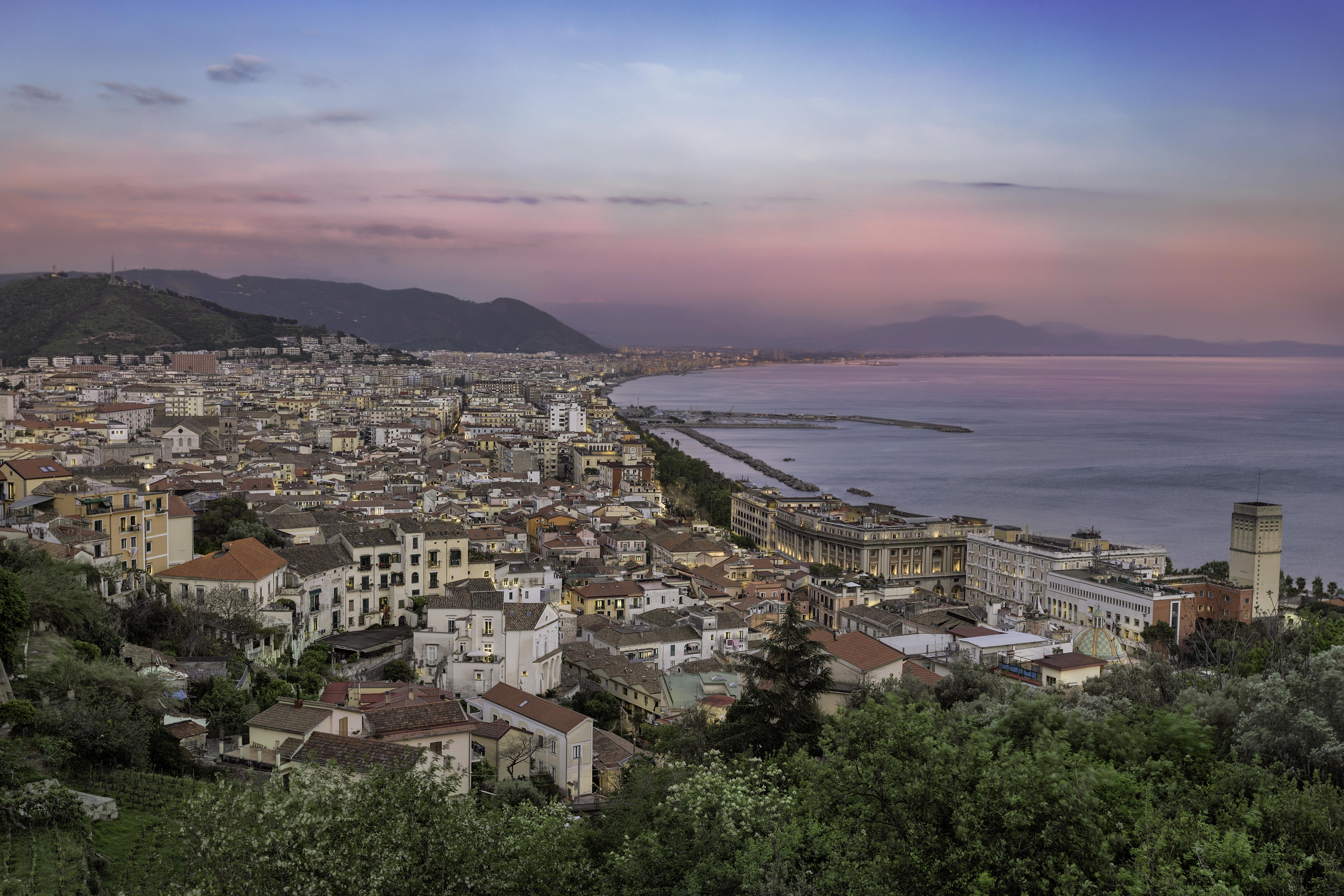 Laden Sie das Italien, Städte, Stadt, Gebäude, Küste, Dach, Dächer-Bild kostenlos auf Ihren PC-Desktop herunter