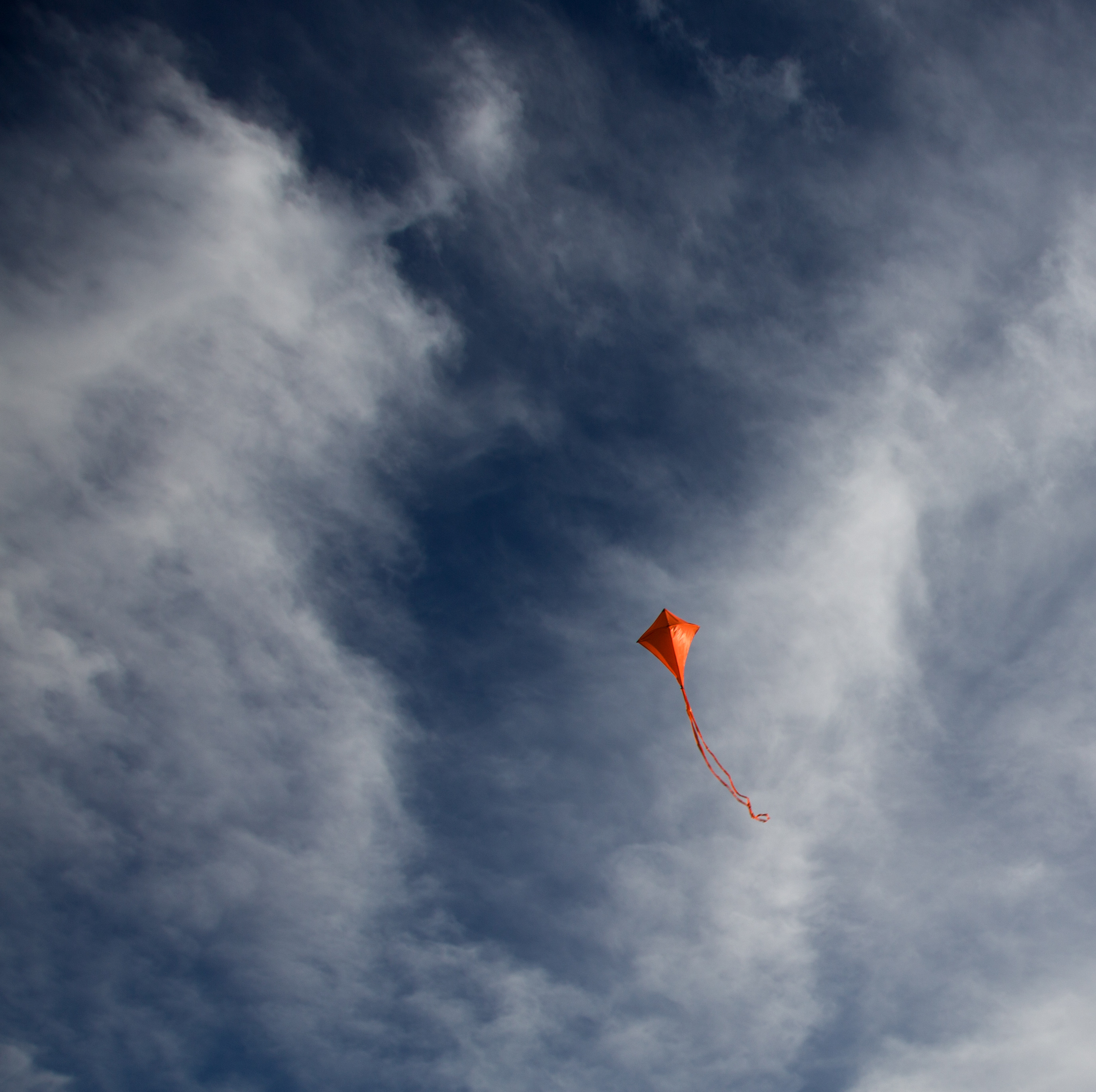 Mobile HD Wallpaper Minimalism sky, flight, clouds, kite