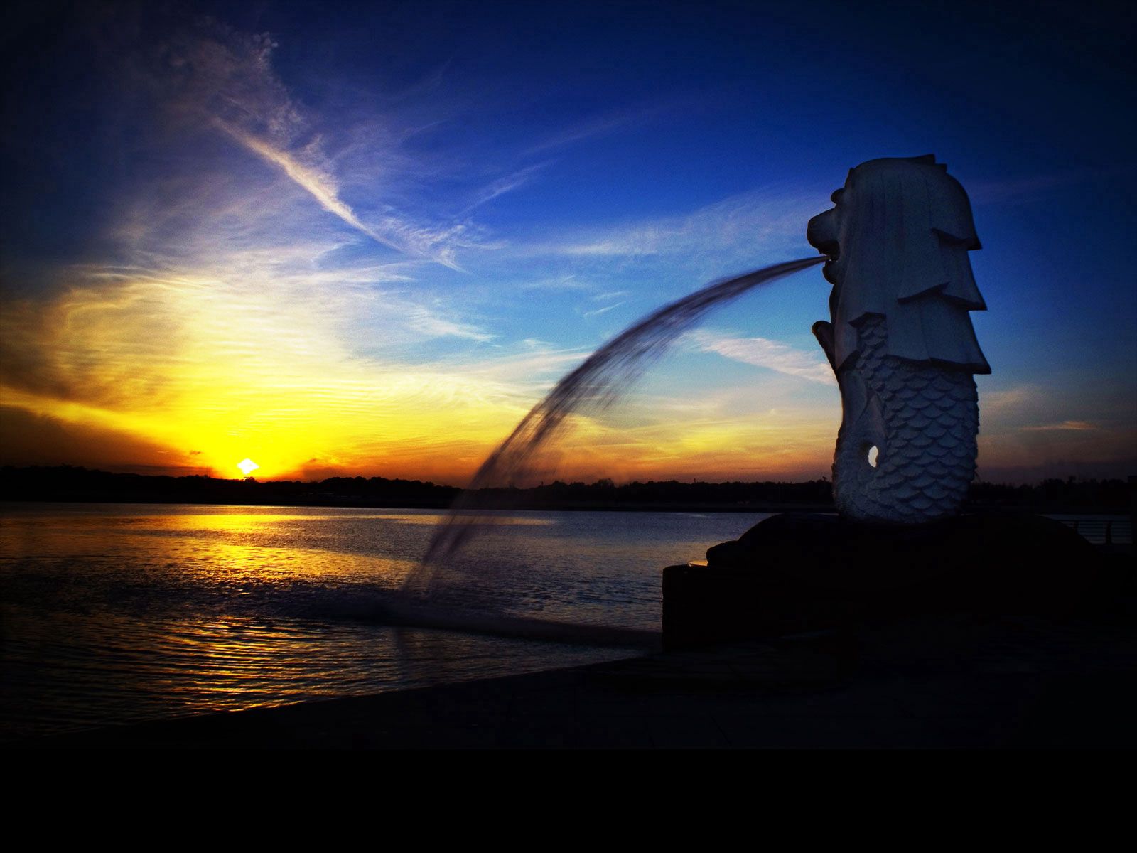 Mobile Wallpaper Statue fountain, sunset, sky, sea