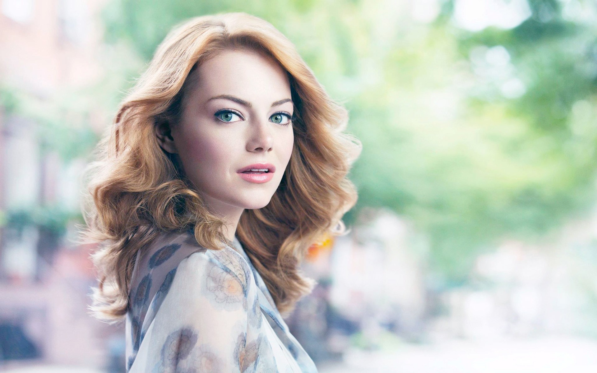 Papel De Parede Para Celular Emma Stone Sorriso Ruiva Olhos Verdes Americano Celebridade 