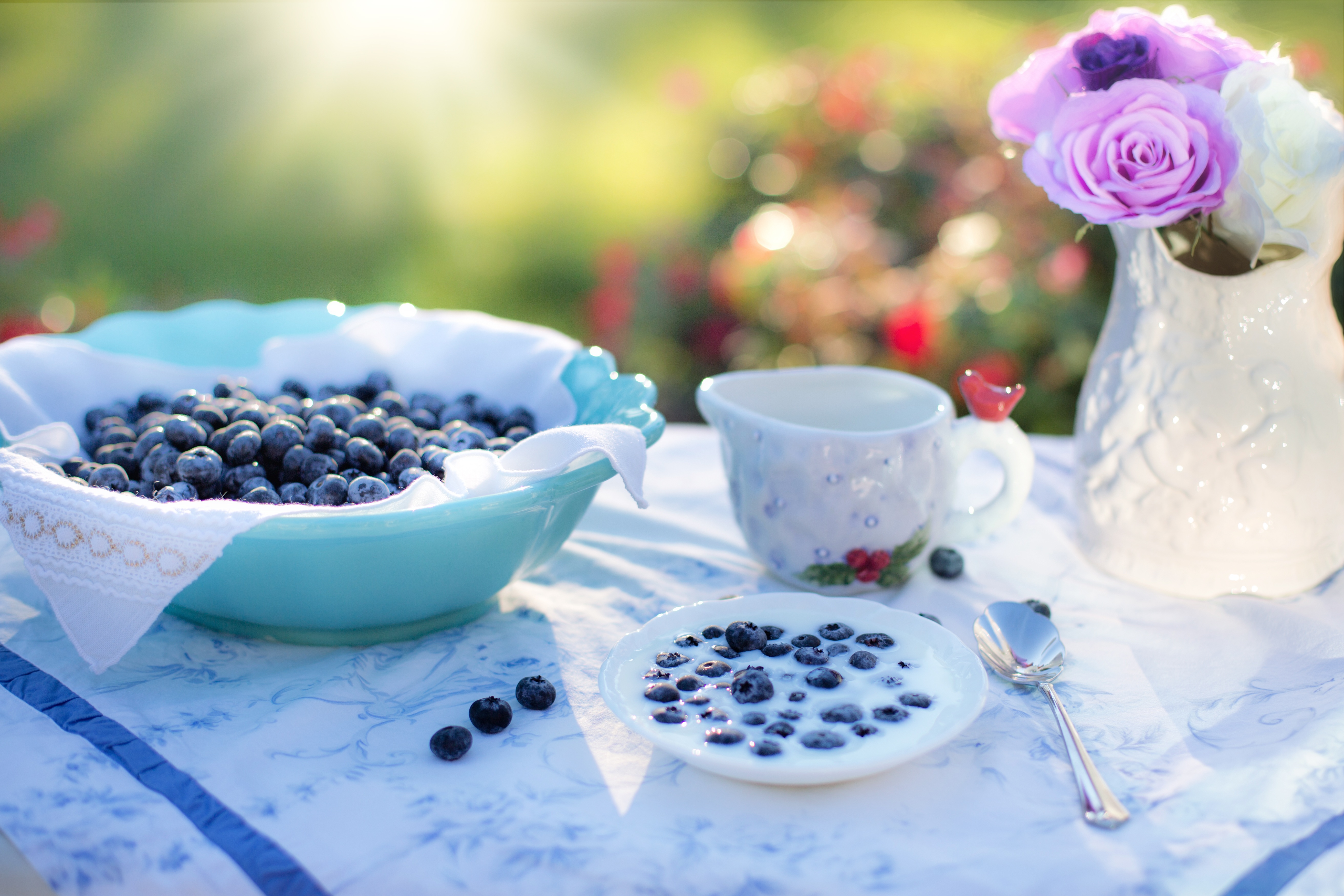 Cool Backgrounds berries, tablewares, milk, food Bilberries