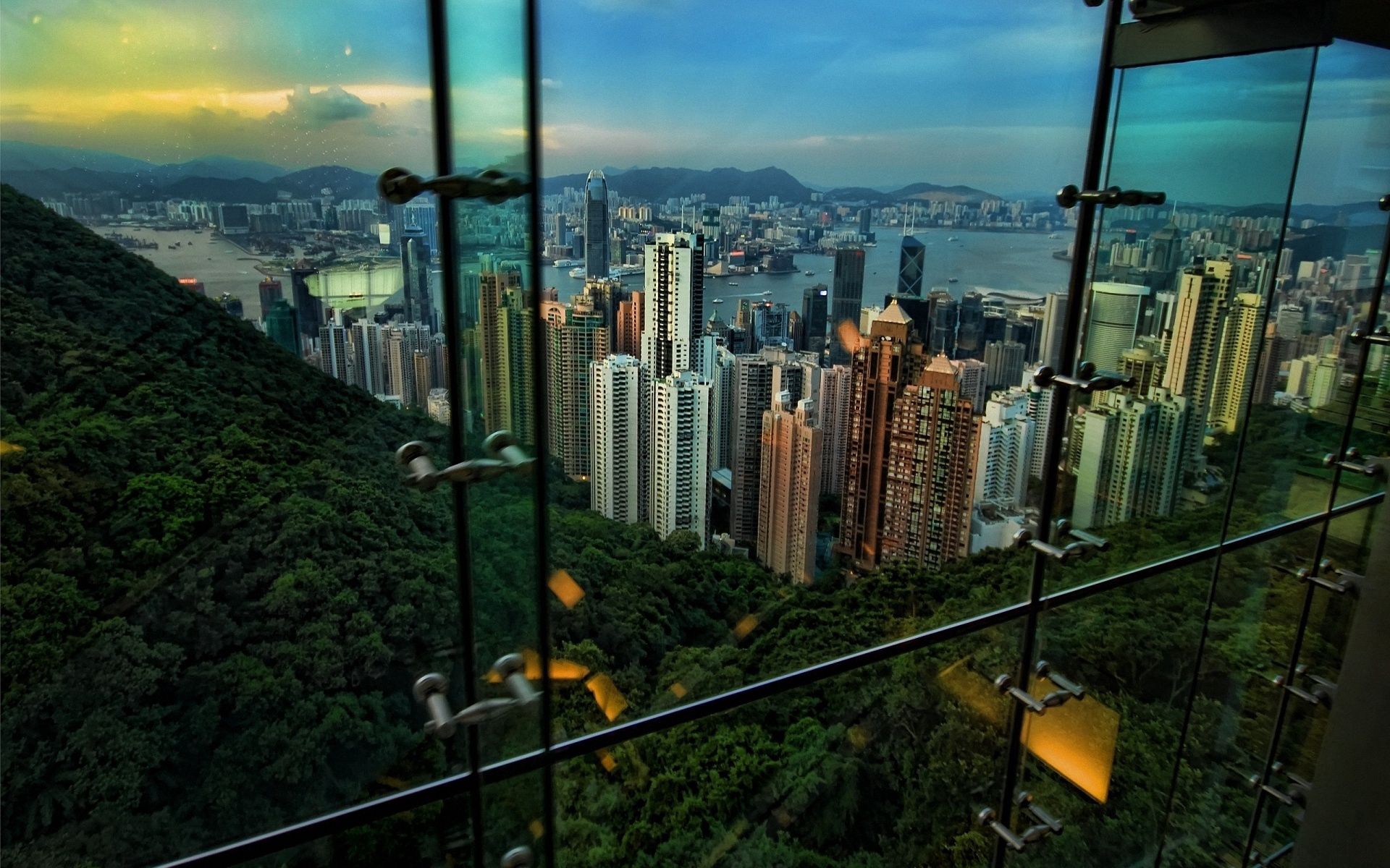 51854 Bildschirmschoner und Hintergrundbilder Sonderverwaltungsregion Hongkong auf Ihrem Telefon. Laden Sie wolkenkratzer, abend, hongkong, blick aus dem fenster Bilder kostenlos herunter