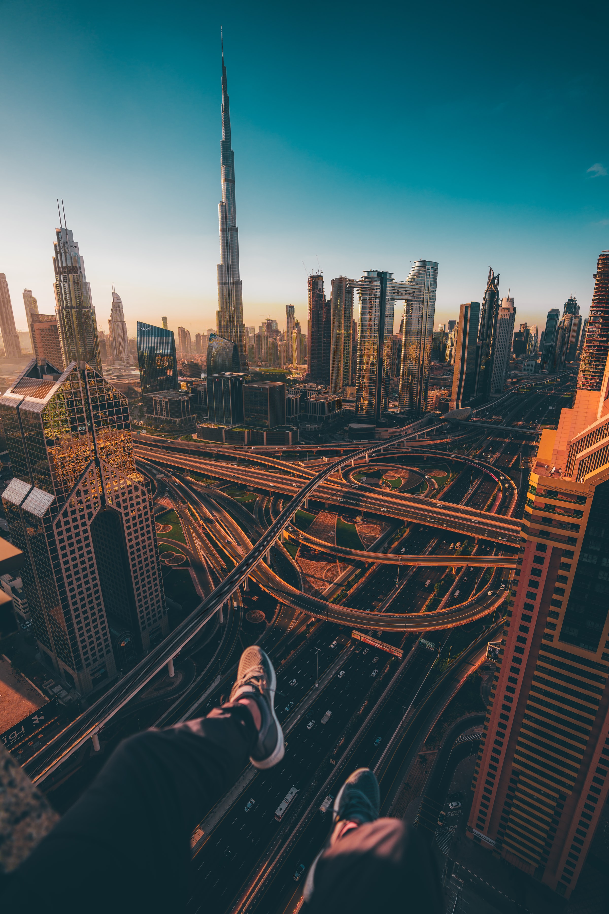 Handy-Wallpaper Städte, Stadt, Gebäude, Blick Von Oben, Beine, Dubai, Überblick, Bewertung, Vereinigte Arabische Emirate kostenlos herunterladen.