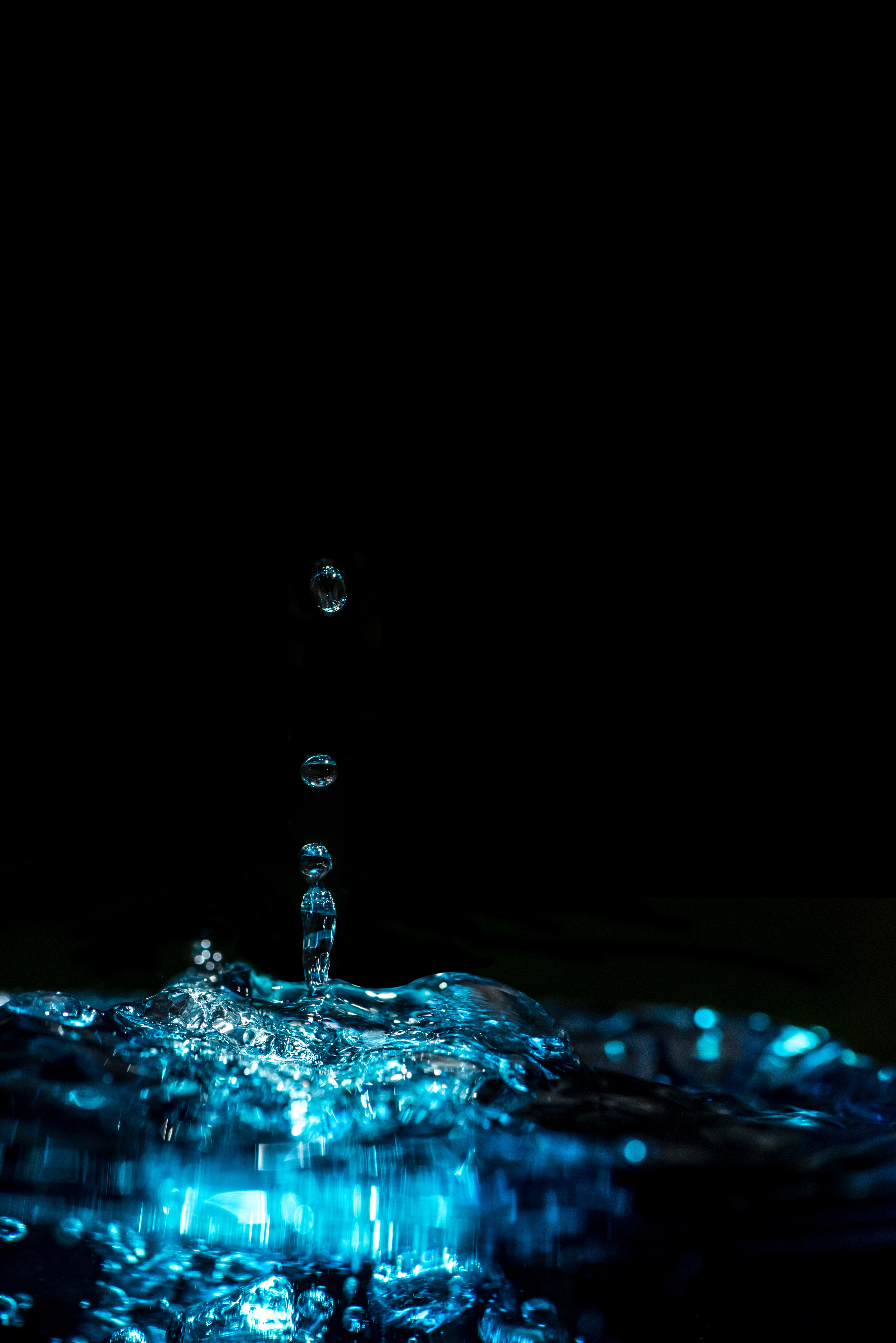 water, drops, macro, dark, spray, splash Smartphone Background
