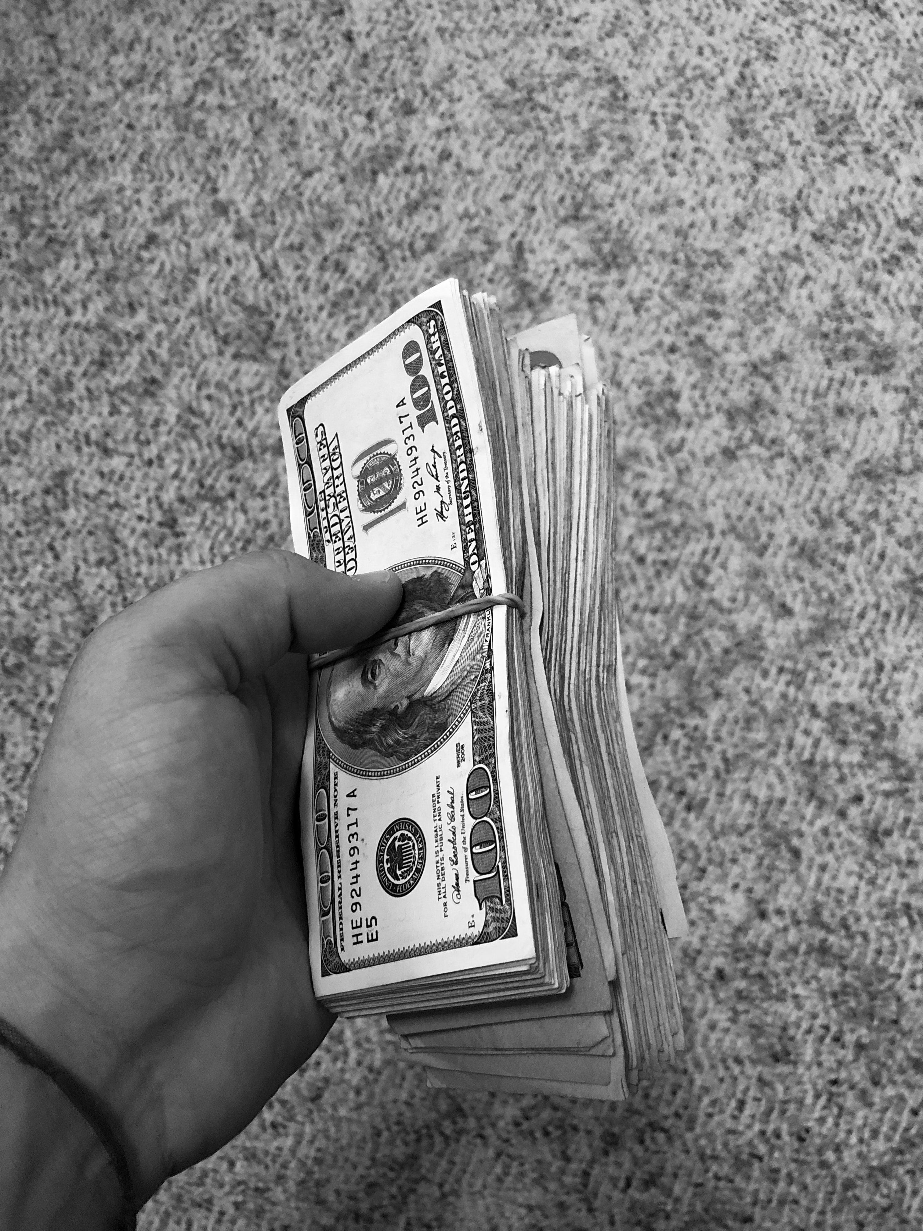134230 Screensavers and Wallpapers Money for phone. Download money, hand, miscellanea, miscellaneous, bw, chb, banknotes, bills pictures for free
