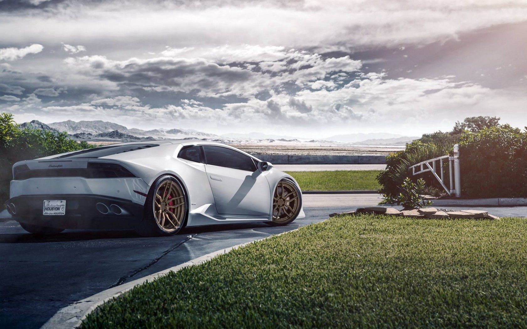 side view, huracan, cars, white Cell Phone Image
