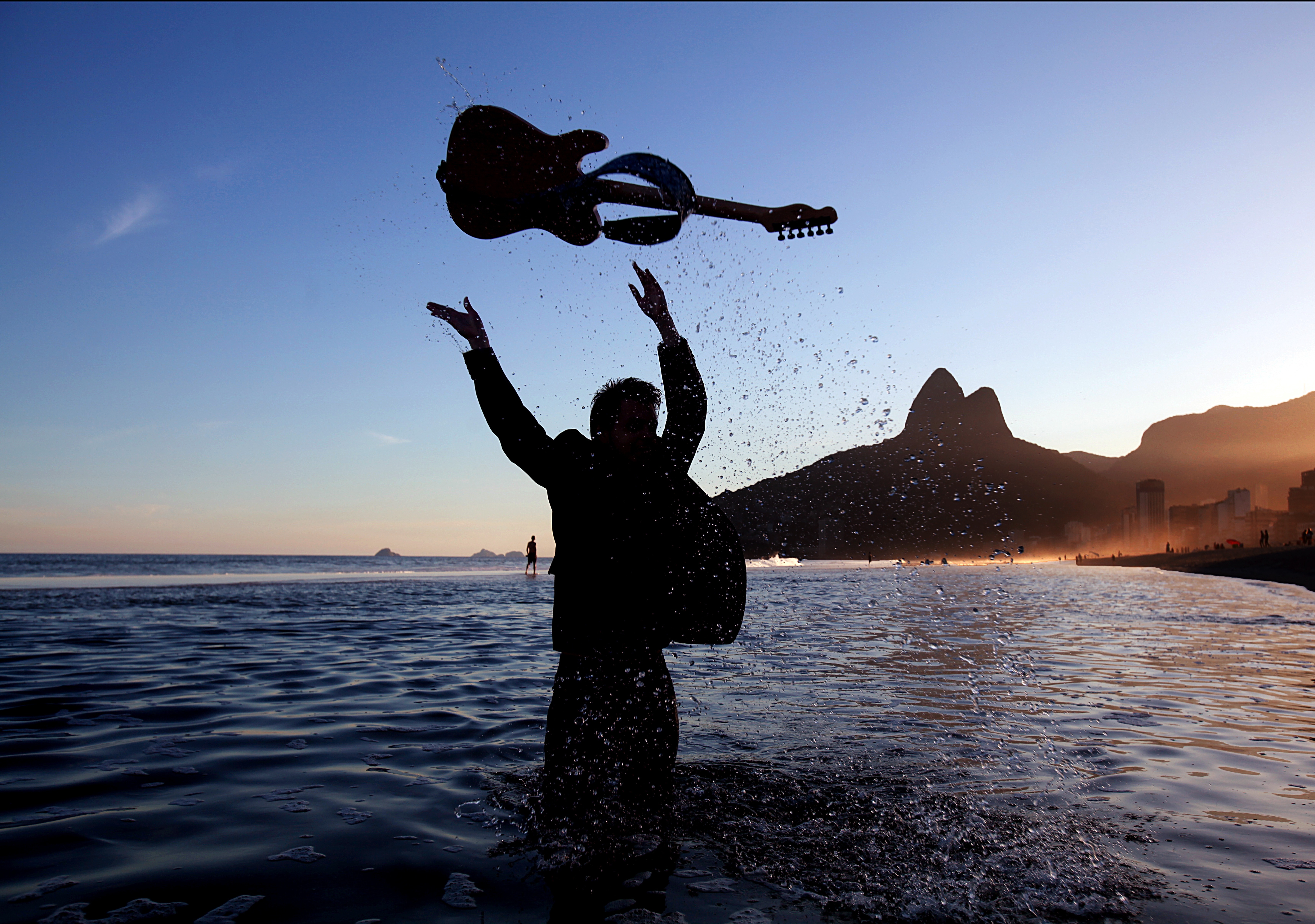Free HD guitar, music, sea, silhouette, spray, musical instrument, musician