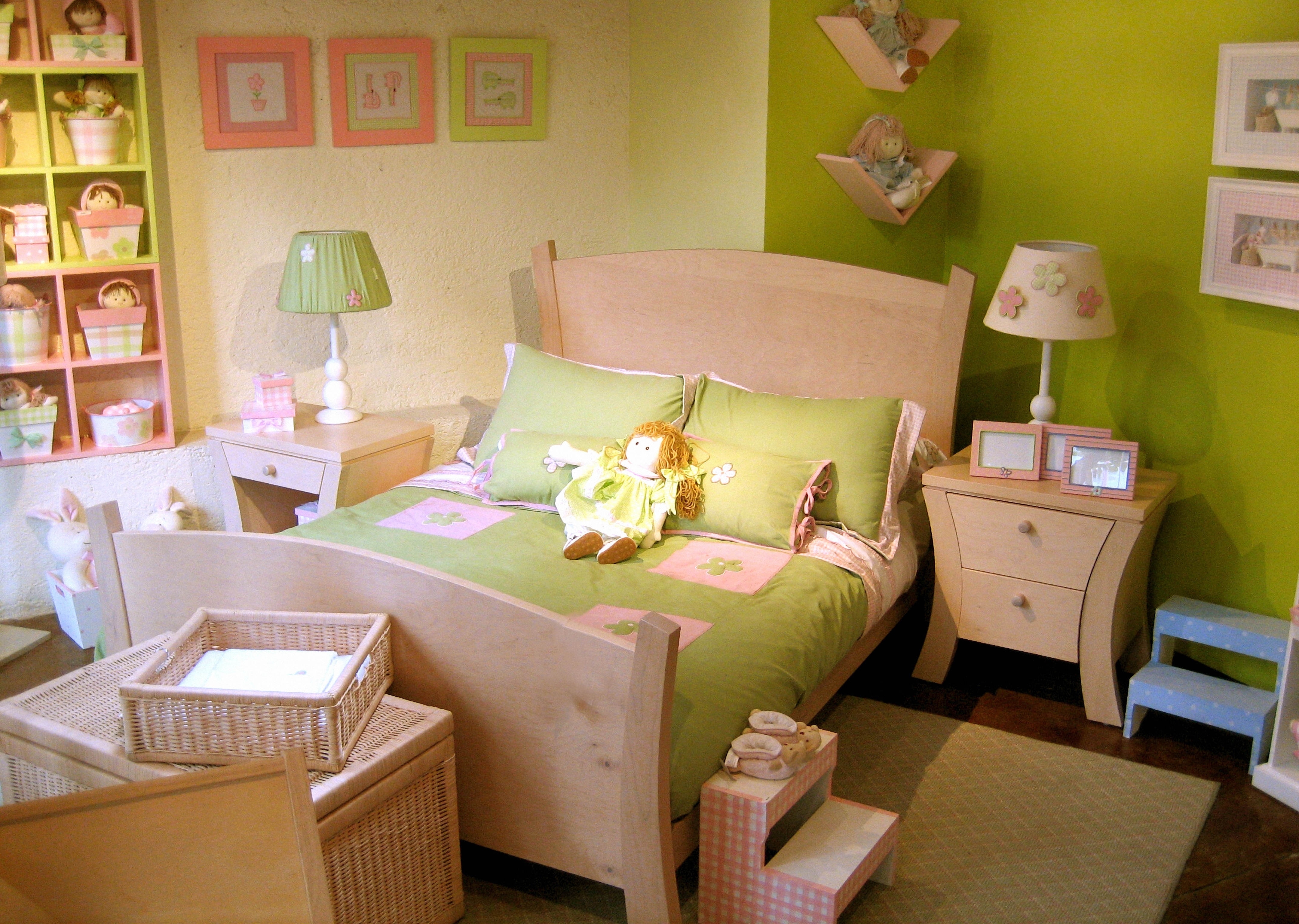 Handy-Wallpaper Kinder, Interior, Dolls, Lichter, Verschiedenes, Sonstige, Bett, Schlafzimmer, Nachttisch, Kindergarten, Leuchten kostenlos herunterladen.