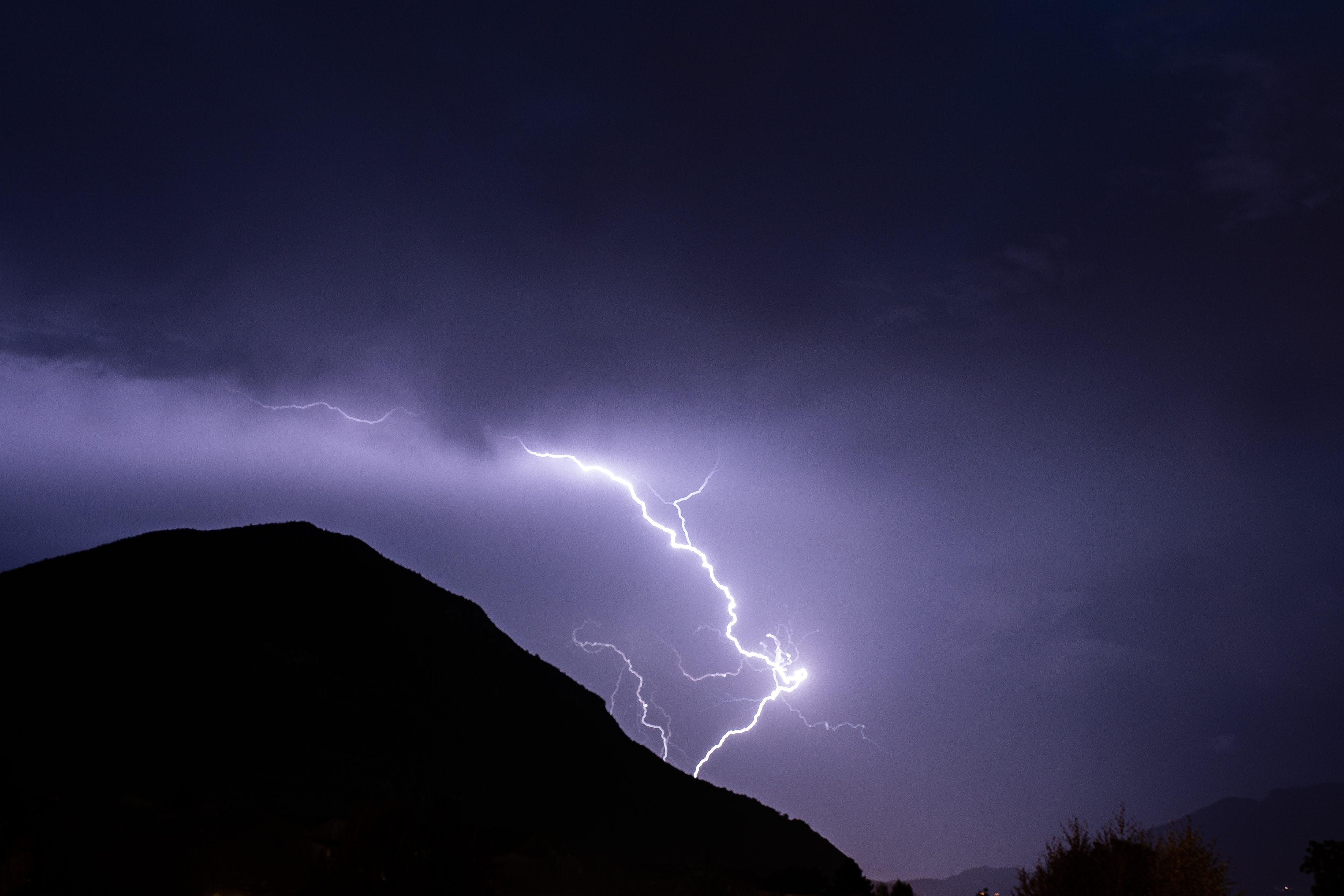 77648 download wallpaper nature, night, lightning, dark screensavers and pictures for free