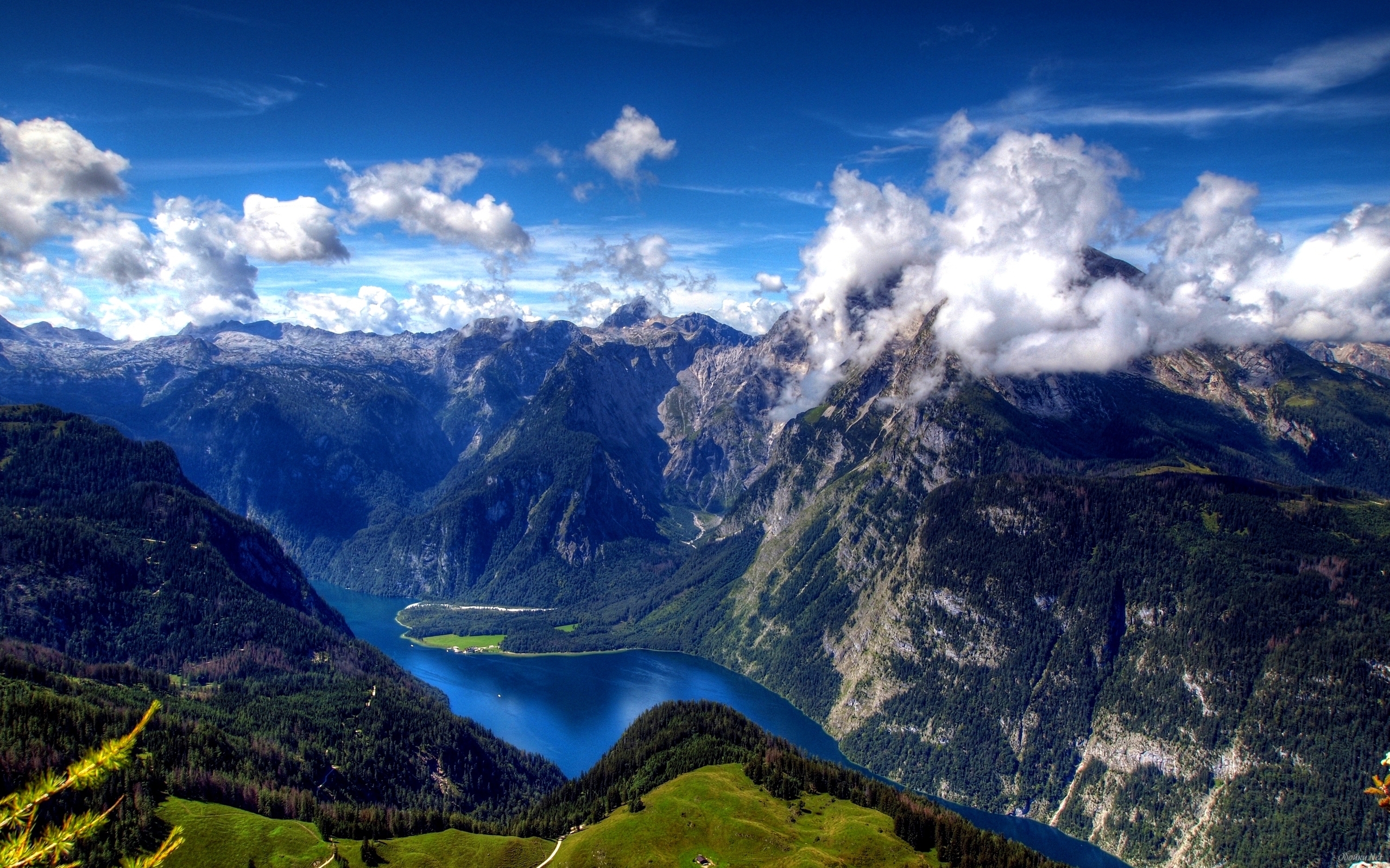 Free HD landscape, mountains, clouds, blue