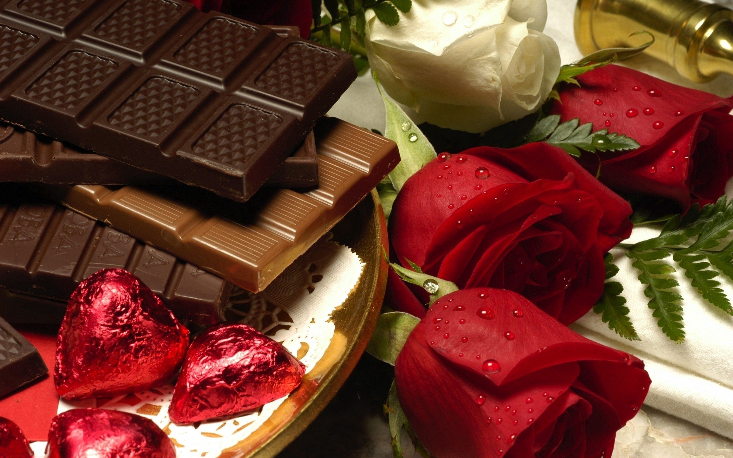 117081 download wallpaper chocolate, flowers, food, rose flower, rose screensavers and pictures for free