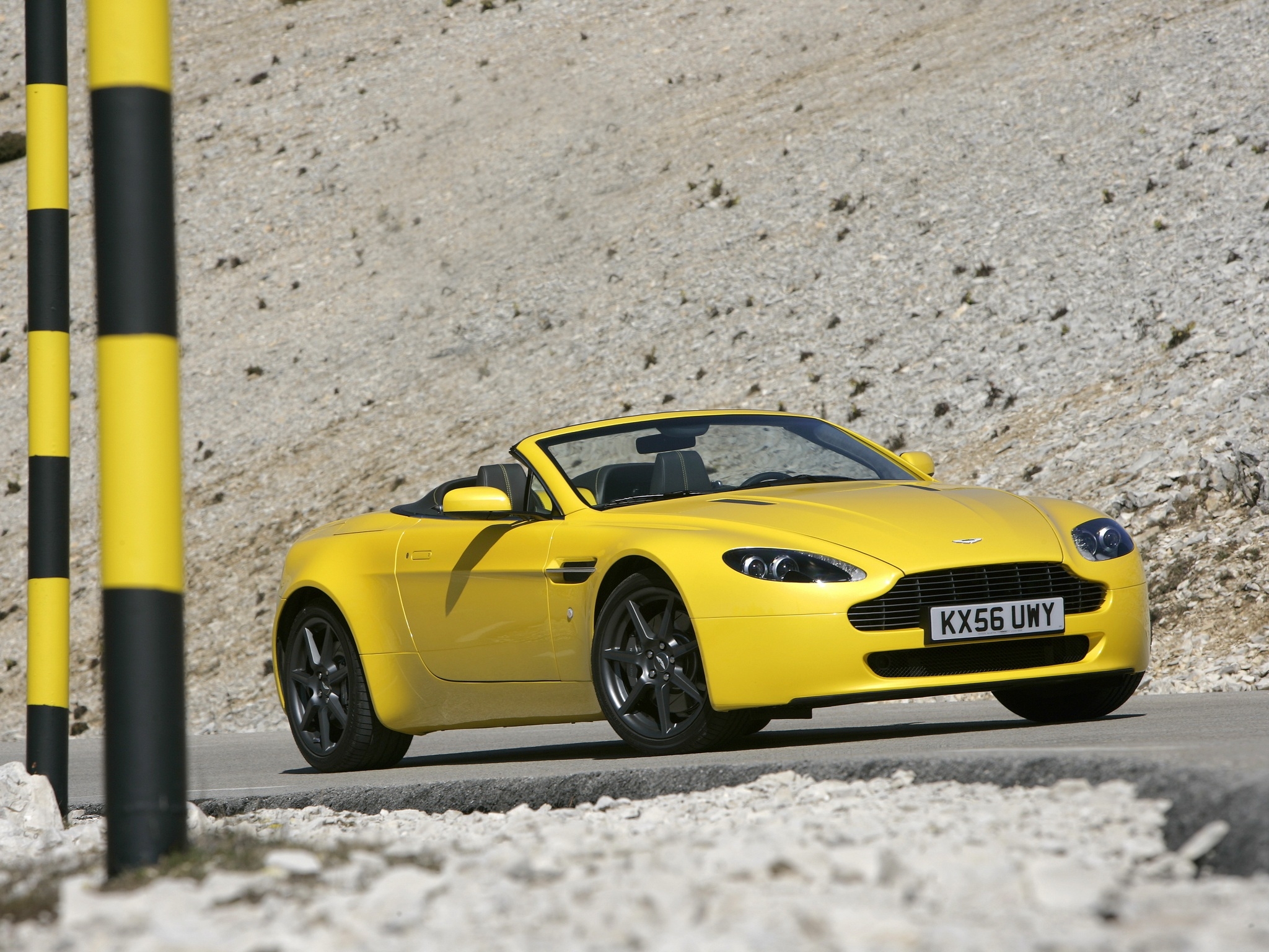 92903 download wallpaper auto, aston martin, cars, yellow, side view, v8, vantage, 2006 screensavers and pictures for free