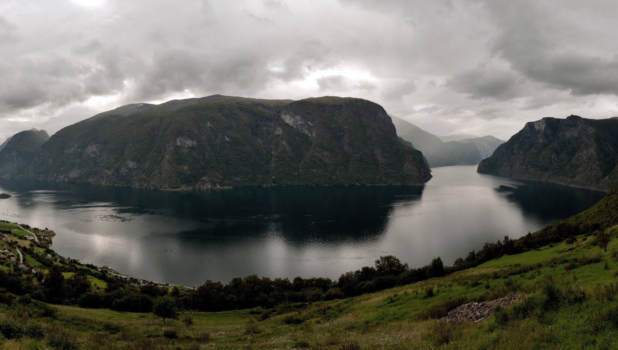 154528 Bild herunterladen norwegen, natur, flüsse, grass, mountains, aurlandfjord, eurnmann - Hintergrundbilder und Bildschirmschoner kostenlos