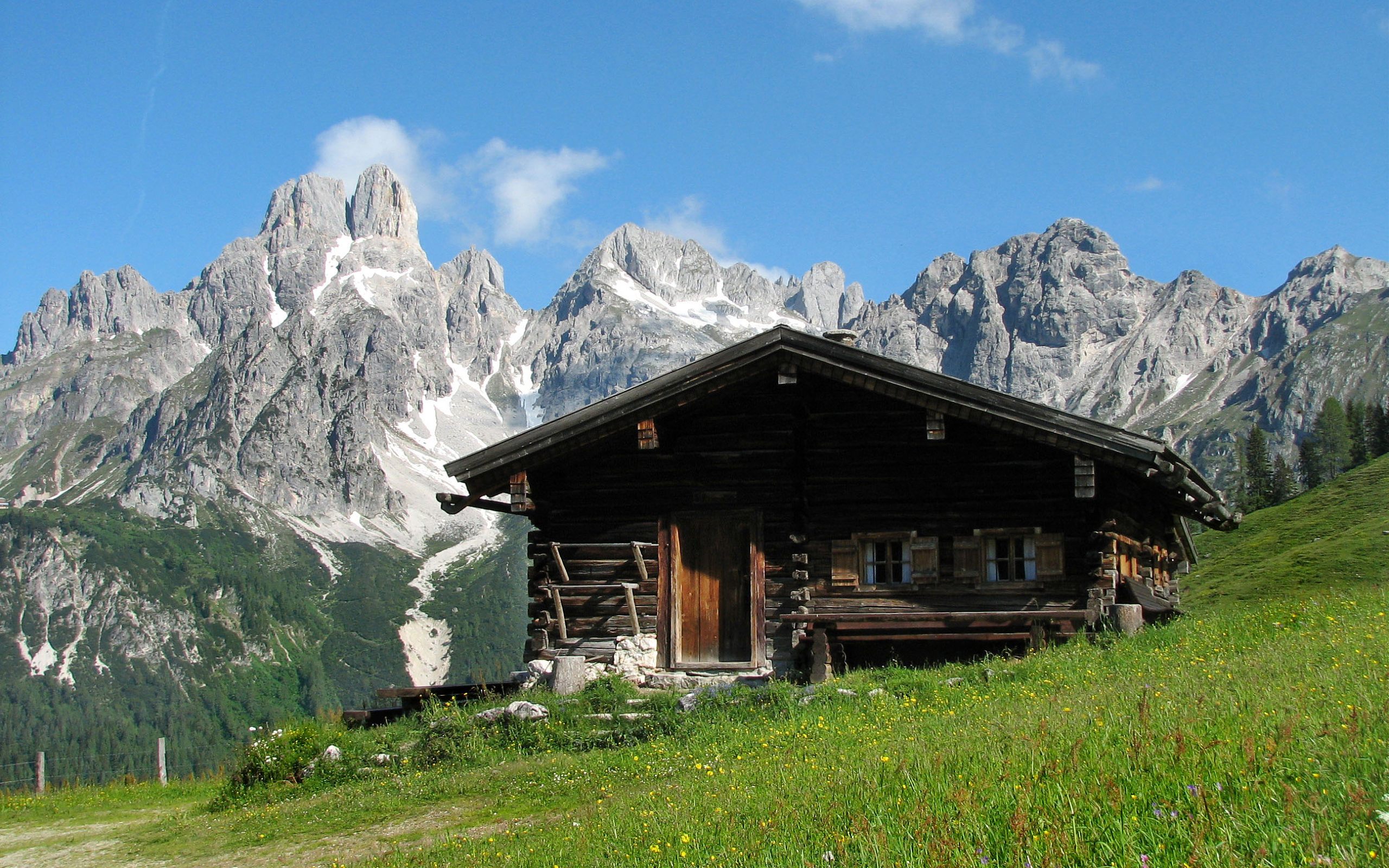 Шале на скале. Алтай Хижина горный Алтай. Altay Chalet горный Алтай. Шале Хижина горный Алтай. Каменная изба Алтай.