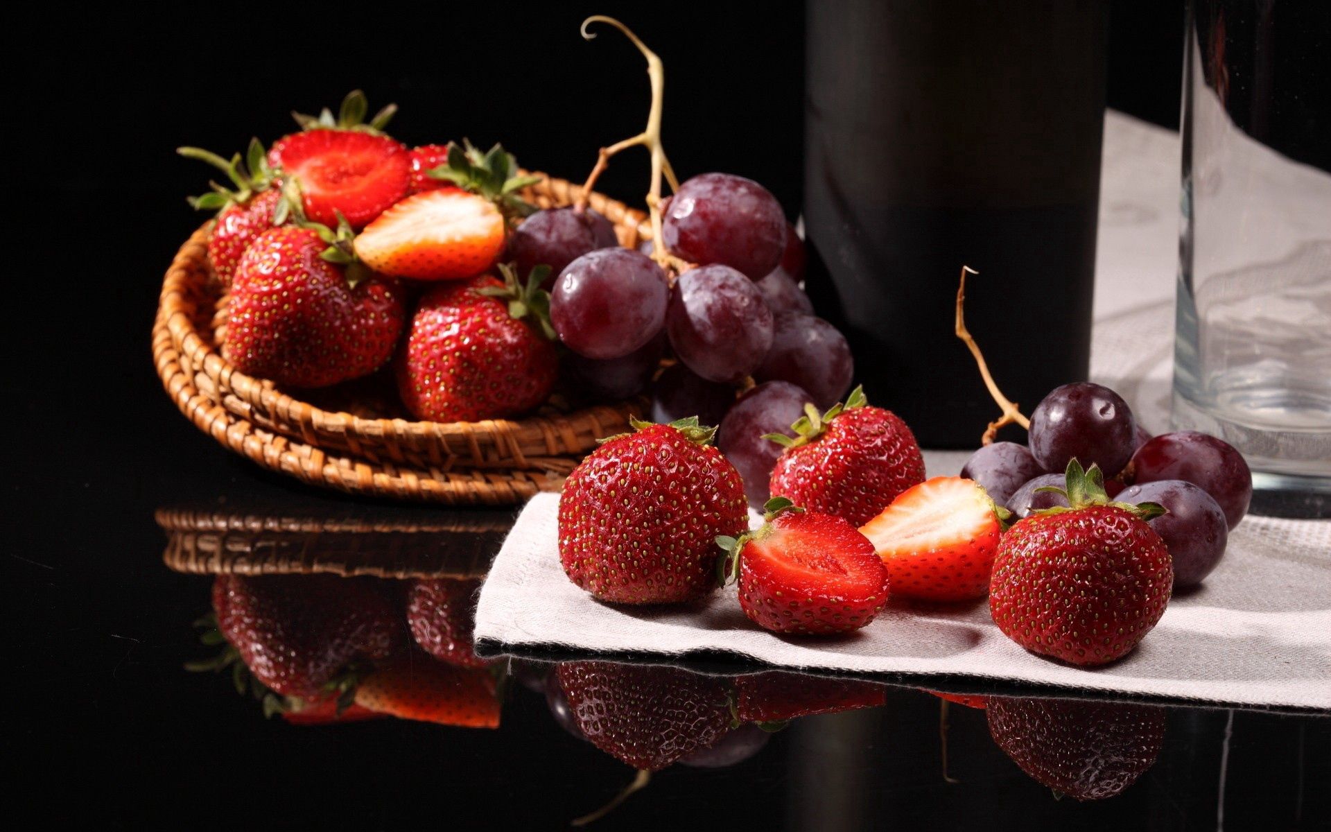65825 Screensavers and Wallpapers Tasty for phone. Download food, strawberry, grapes, tasty, delicious pictures for free