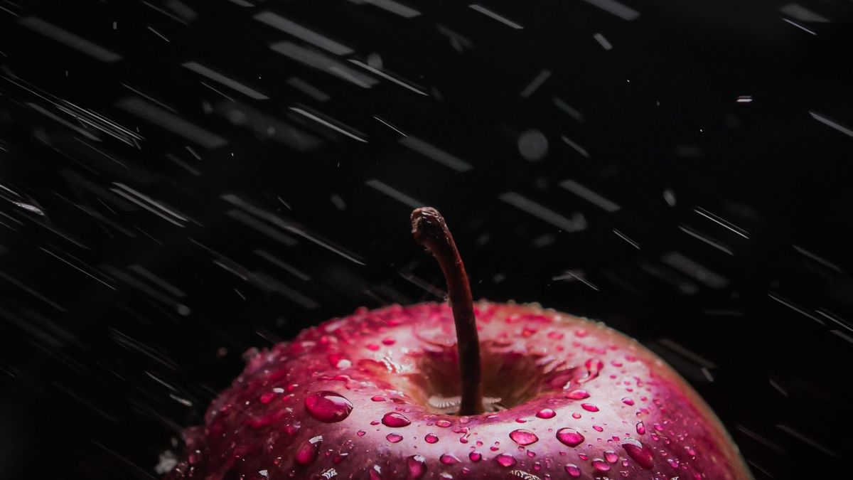 1920 x 1080 picture red, food, apple, drops, wet, spray.