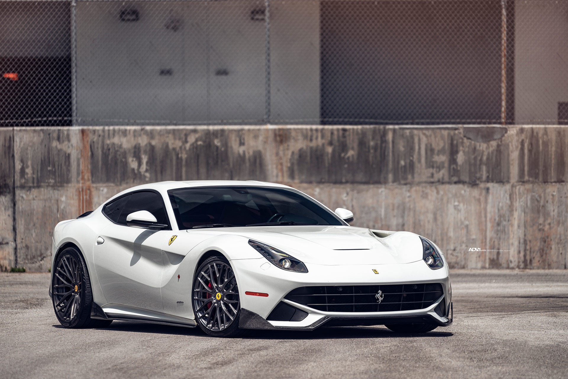 F white. Ferrari ф12 Берлинетта. Феррари f12 Berlinetta. Феррари ф12 Берлинетта белая. Феррари ф12 Берлинетта 2018.