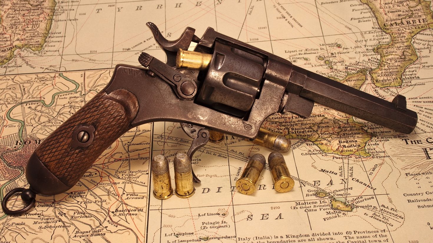 Старинный револьвер 1777