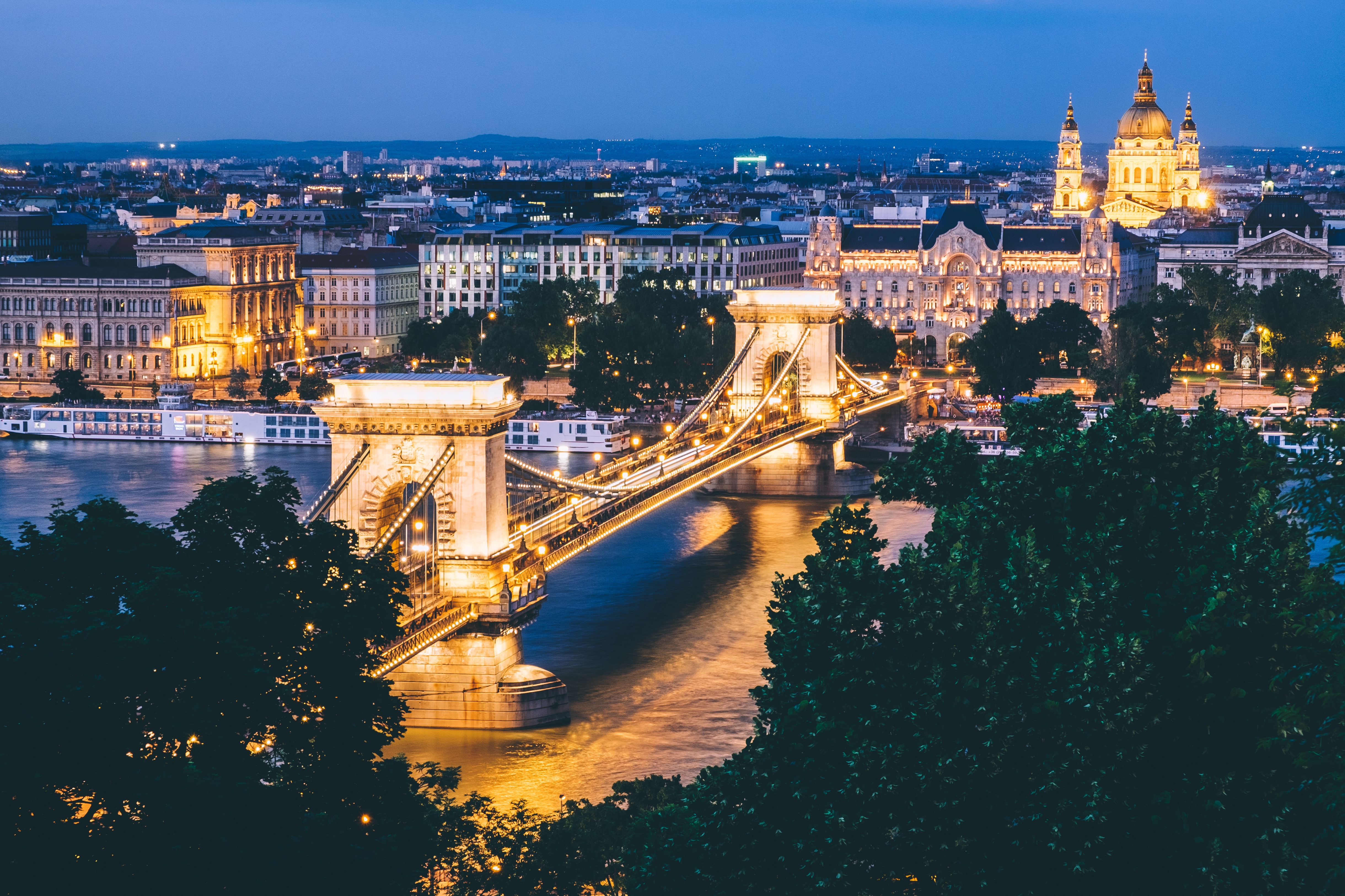 Handy-Wallpaper Städte, Nächtliche Stadt, Night City, Brücke, Ungarn, Budapest kostenlos herunterladen.