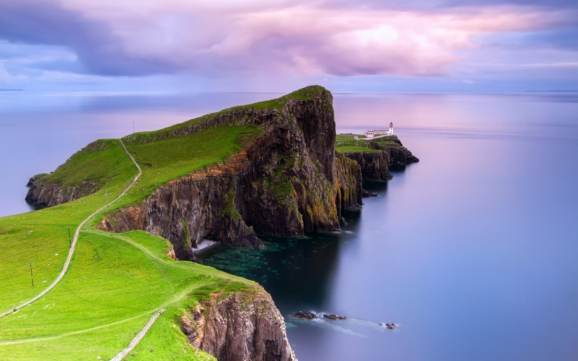 Hình nền Scotland Lighthouse Wallpaper sẽ đưa bạn đến với vườn quốc gia Cairngorms tuyệt đẹp và điểm đến nổi tiếng phía bắc của Scotland. Hãy khám phá tiếng sóng vỗ, những ngọn đèn pha lê lấp lánh và tận hưởng trọn vẹn vẻ đẹp của nơi đây.