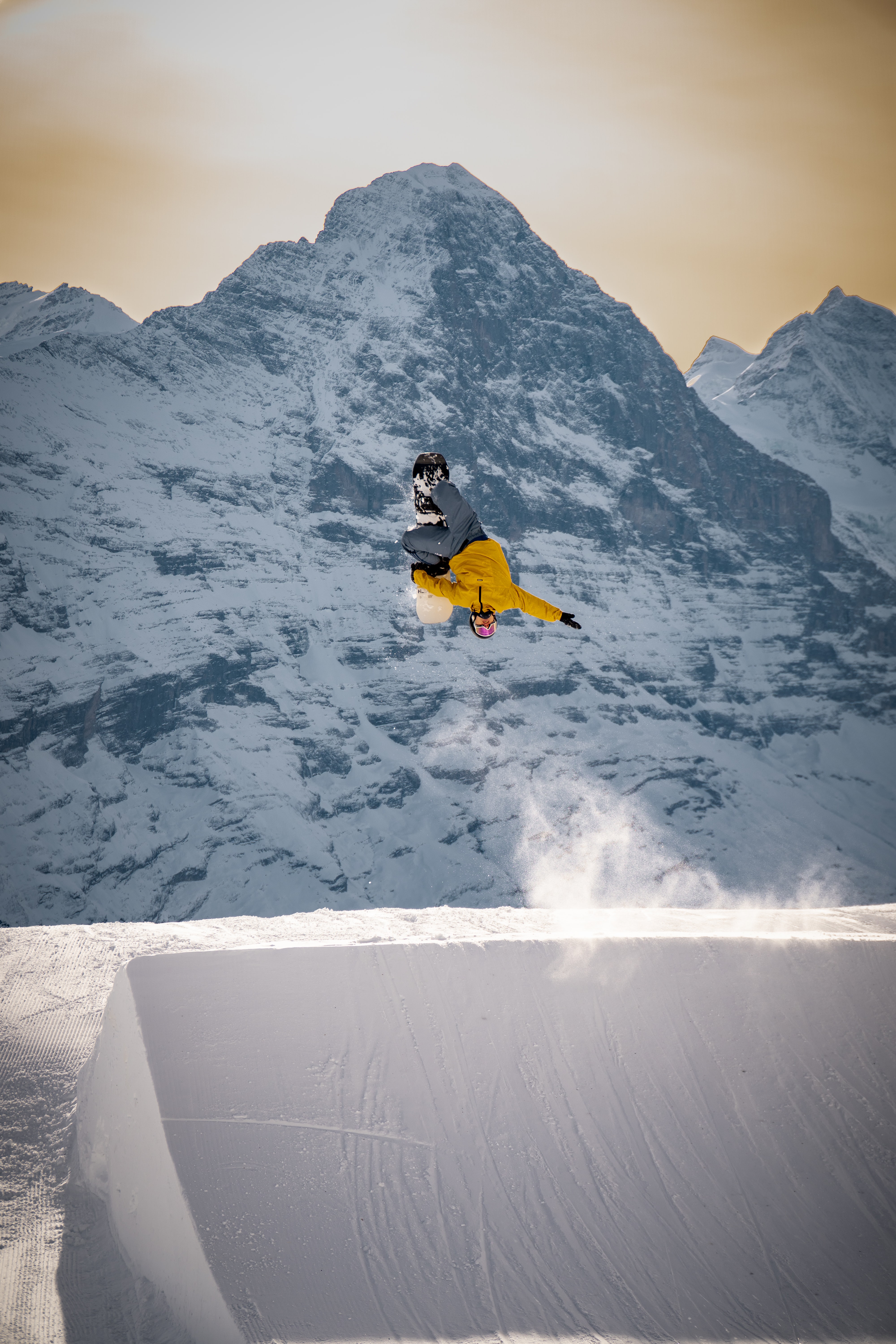 95258 Hintergrundbild herunterladen sport, prallen, springen, snowboard, snowboarder, extrem, extreme, trick, sprungbrett - Bildschirmschoner und Bilder kostenlos