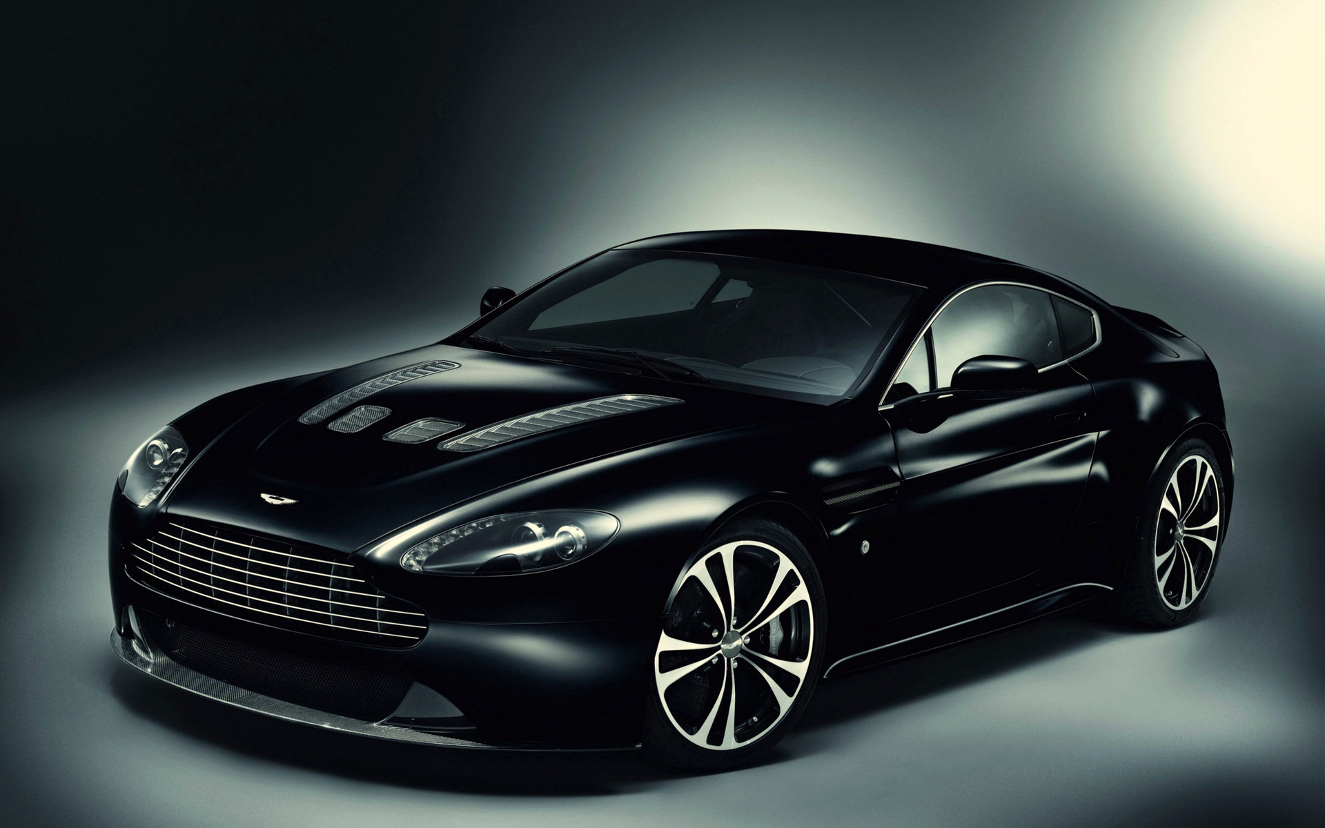 Aston martin обои на телефон