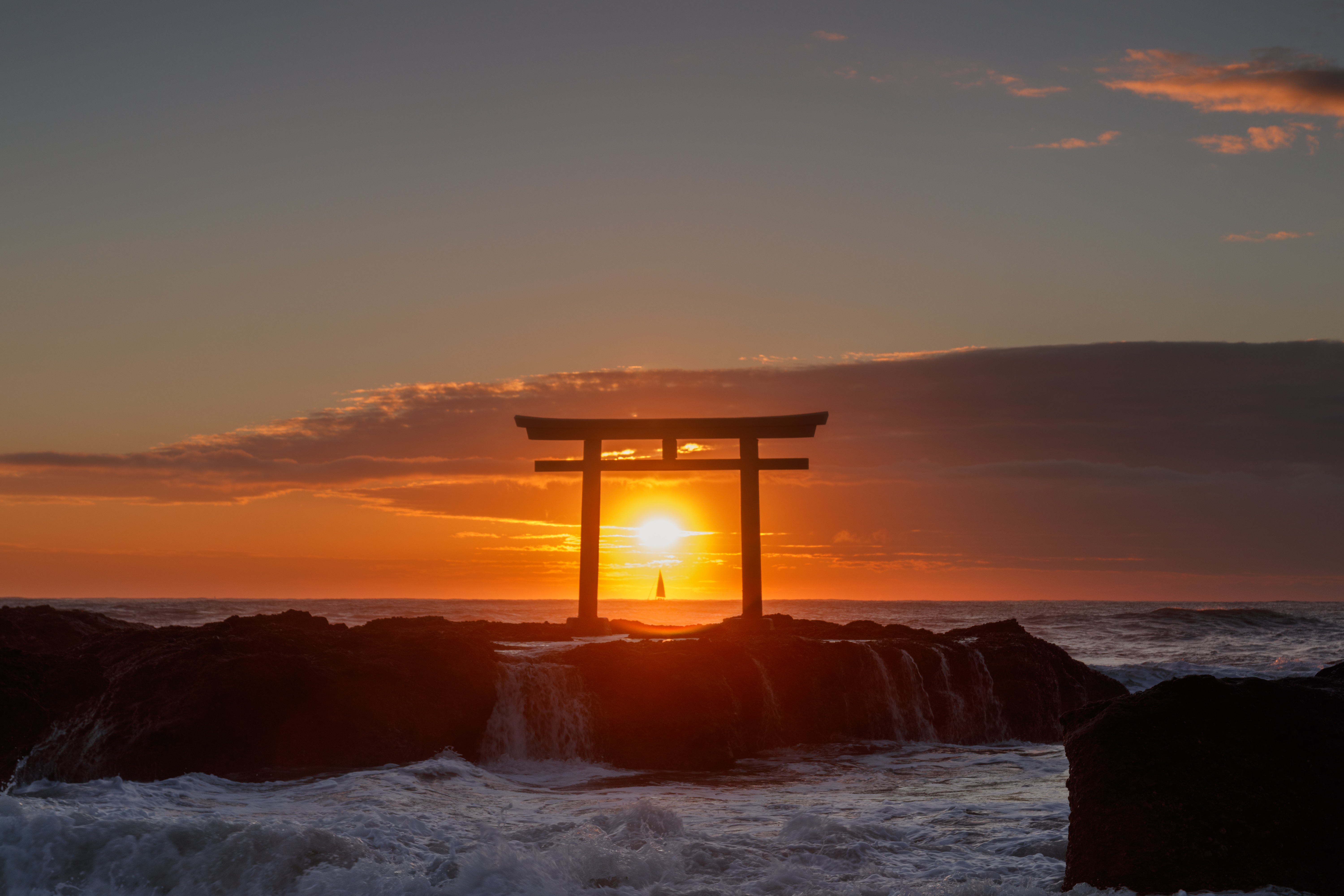 142825 télécharger le fond d'écran japon, nature, coucher de soleil, mer, arc, cambre, torii - économiseurs d'écran et images gratuitement