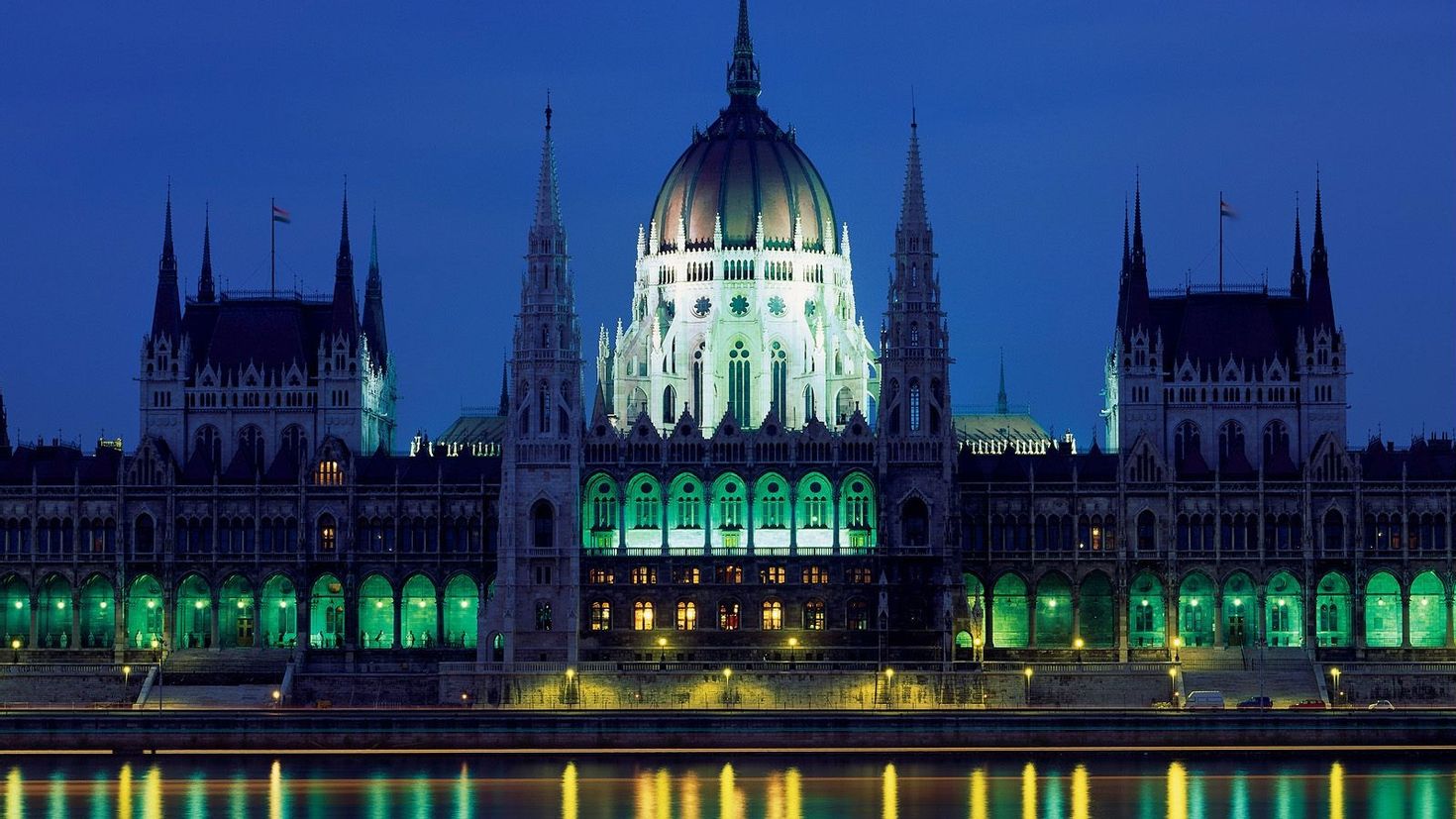 Здание венгерского парламента будапешт