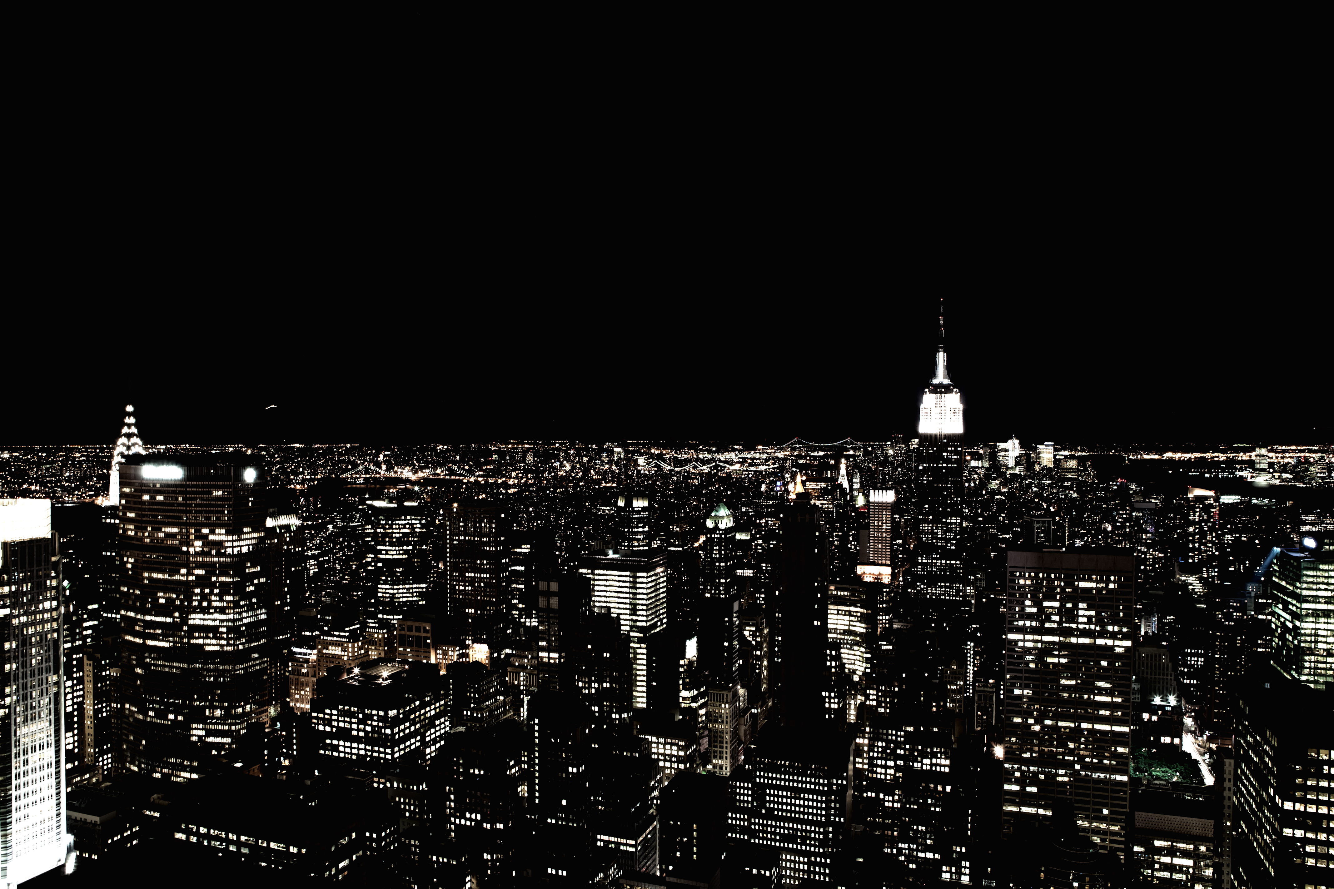 134957 скачать обои небоскреб, горизонт, темные, ночной город, огни города, нью-йорк - заставки и картинки бесплатно
