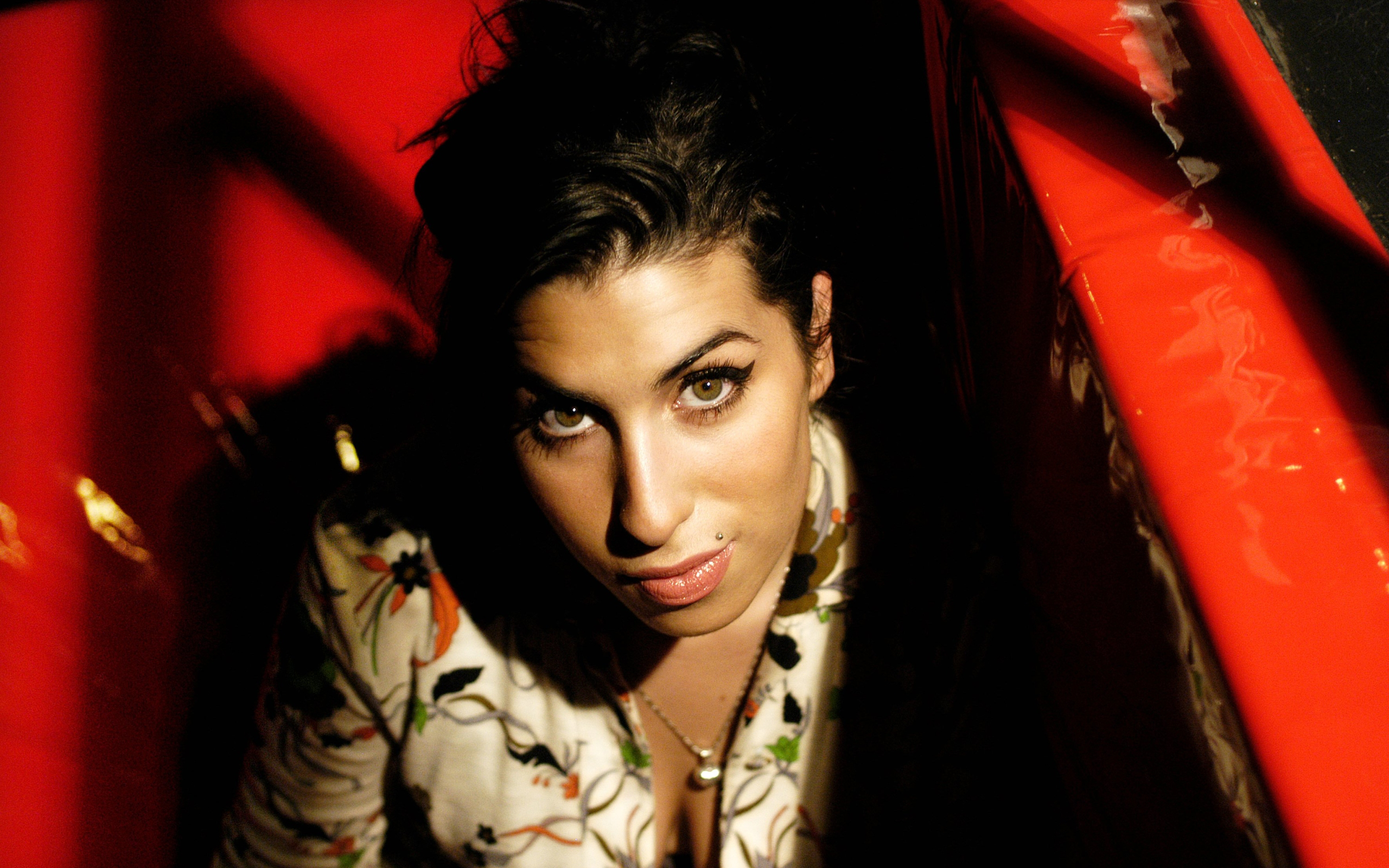 Amy Winehouse +18