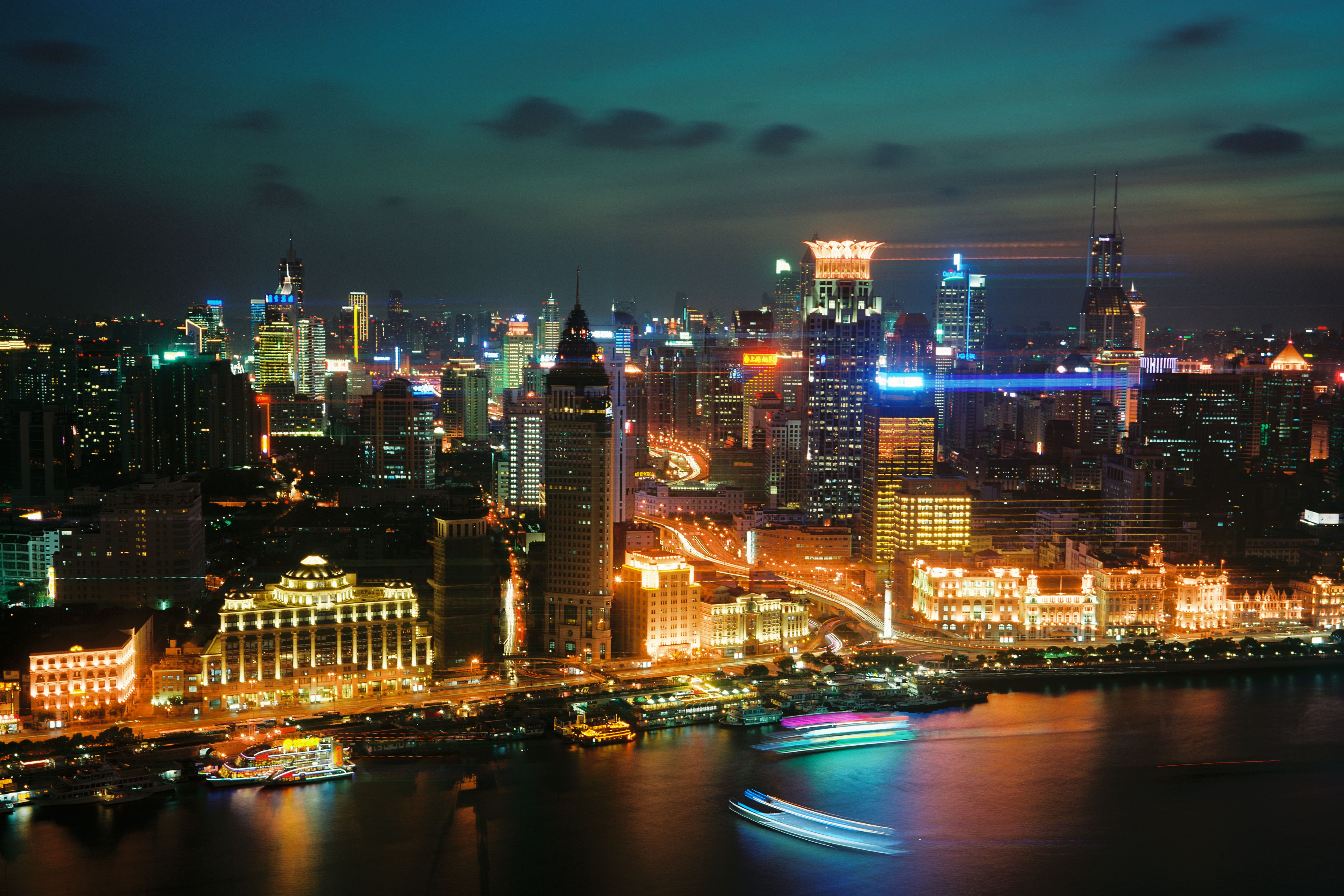 Handy-Wallpaper Städte, Wolkenkratzer, Blick Von Oben, Nächtliche Stadt, Night City, Shanghai kostenlos herunterladen.