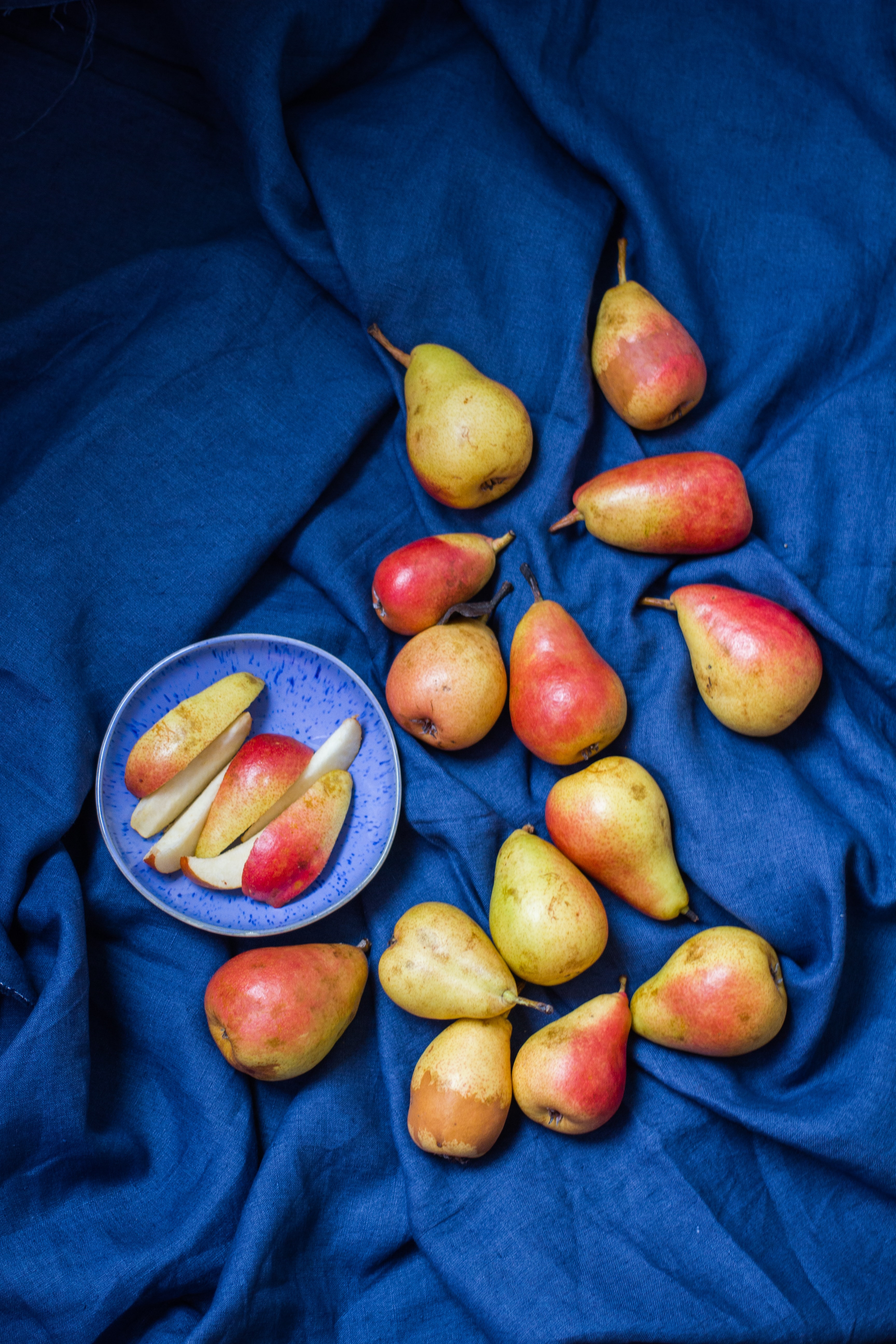 87333 Bildschirmschoner und Hintergrundbilder Pears auf Ihrem Telefon. Laden Sie obst, lebensmittel, pears, die kleidung, tuch, teller Bilder kostenlos herunter