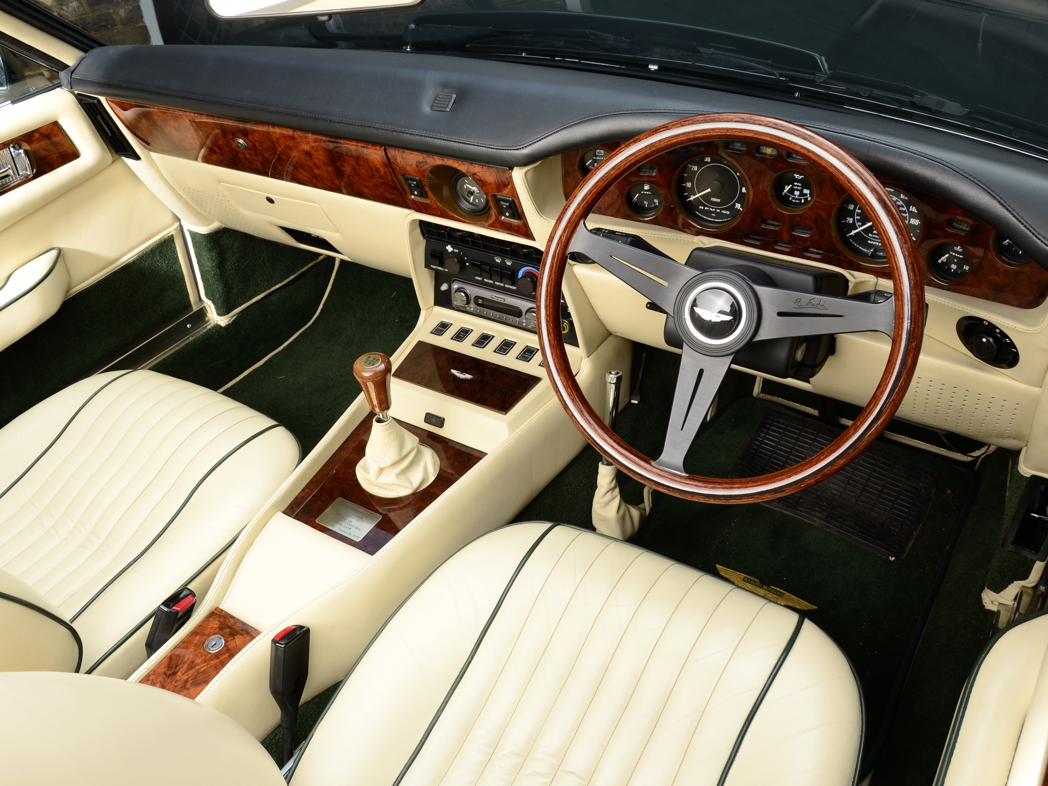 speedometer, interior, aston martin, cars, steering wheel, rudder, salon, v8, vantage, 1984 32K