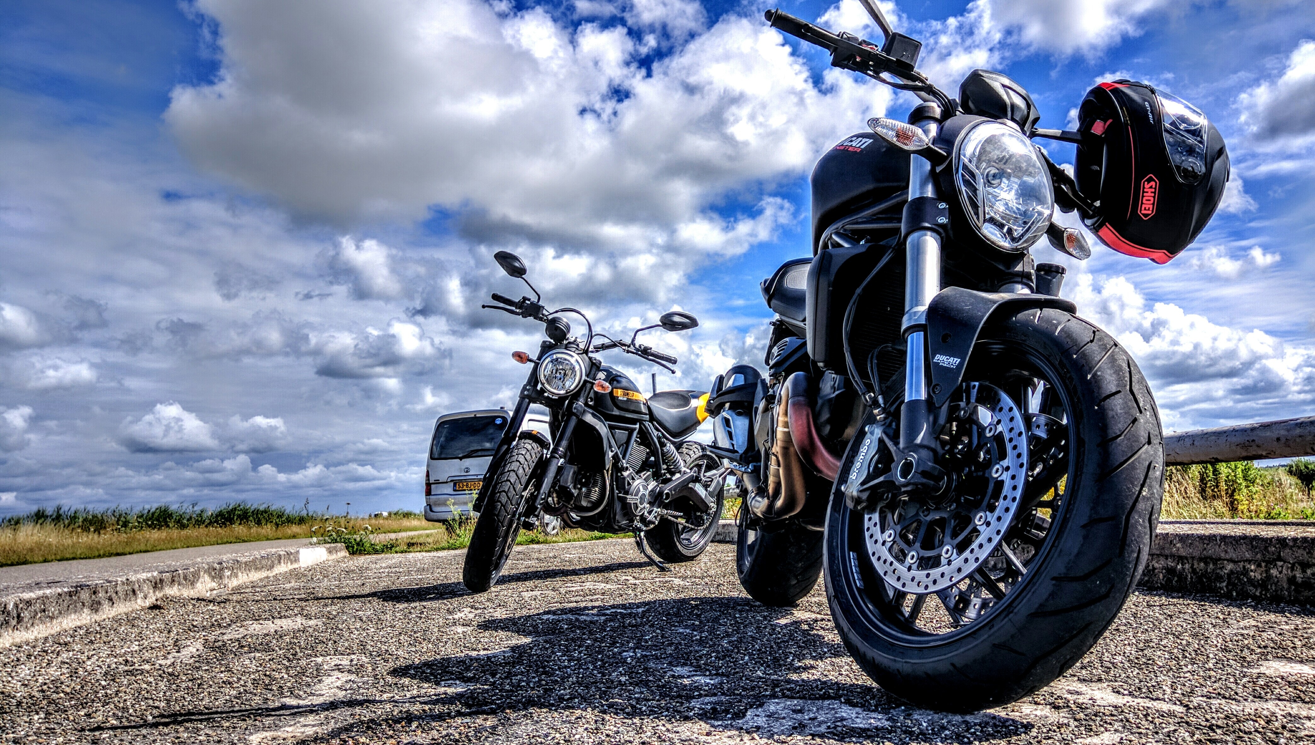 139922 Hintergrundbild herunterladen motorräder, ducati, helm, motorrad, fahrrad, motorrad fahren - Bildschirmschoner und Bilder kostenlos