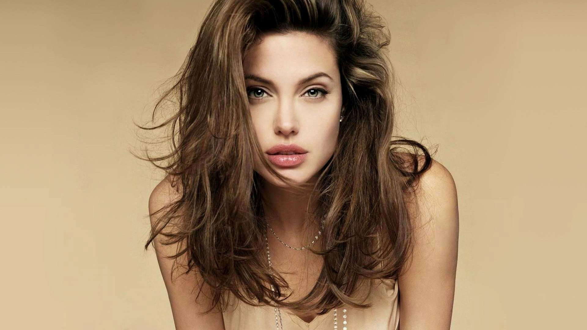 Melhores papéis de parede de Angelina Jolie para tela do telefone