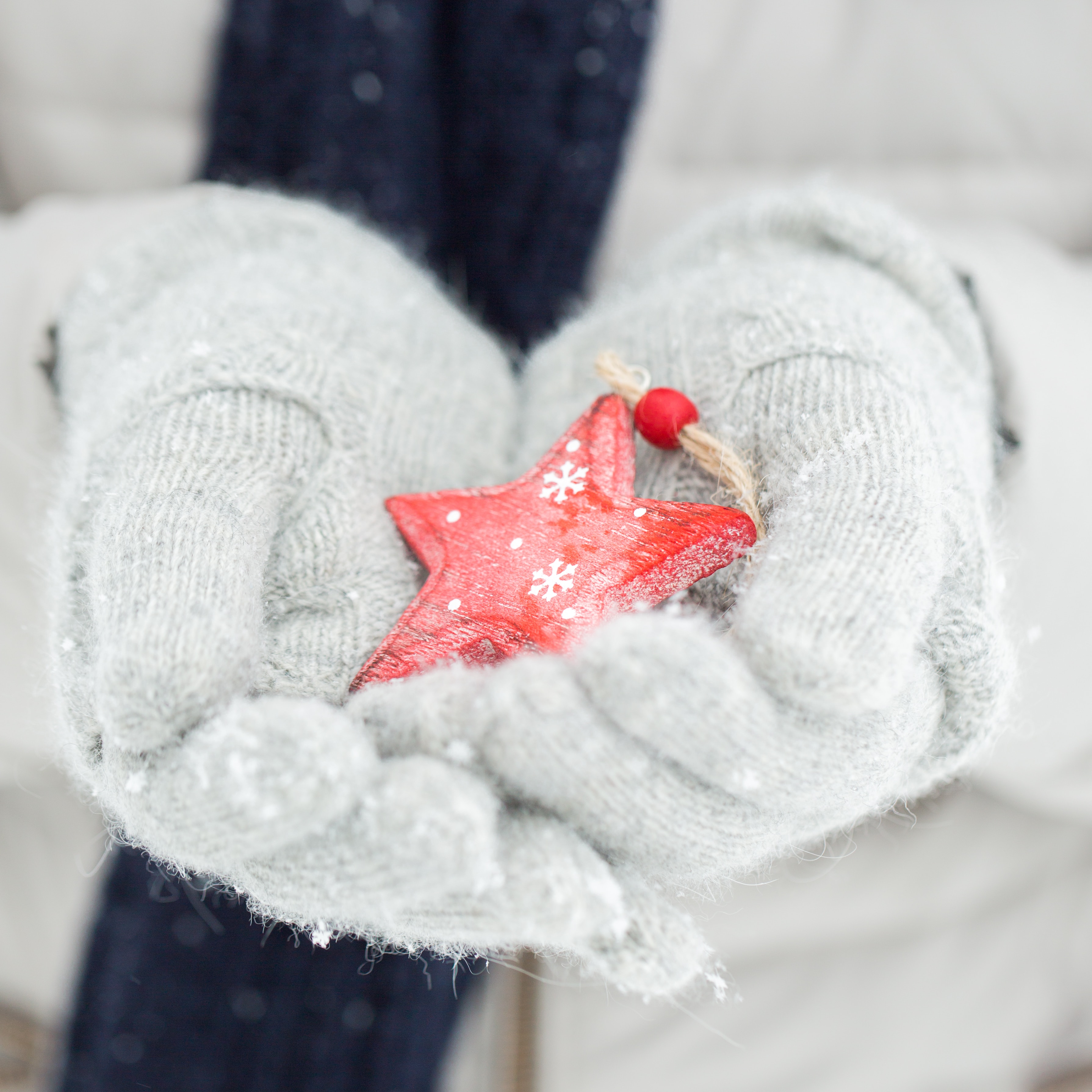 iPhone Wallpapers winter, miscellaneous, gloves, hands Snowflake