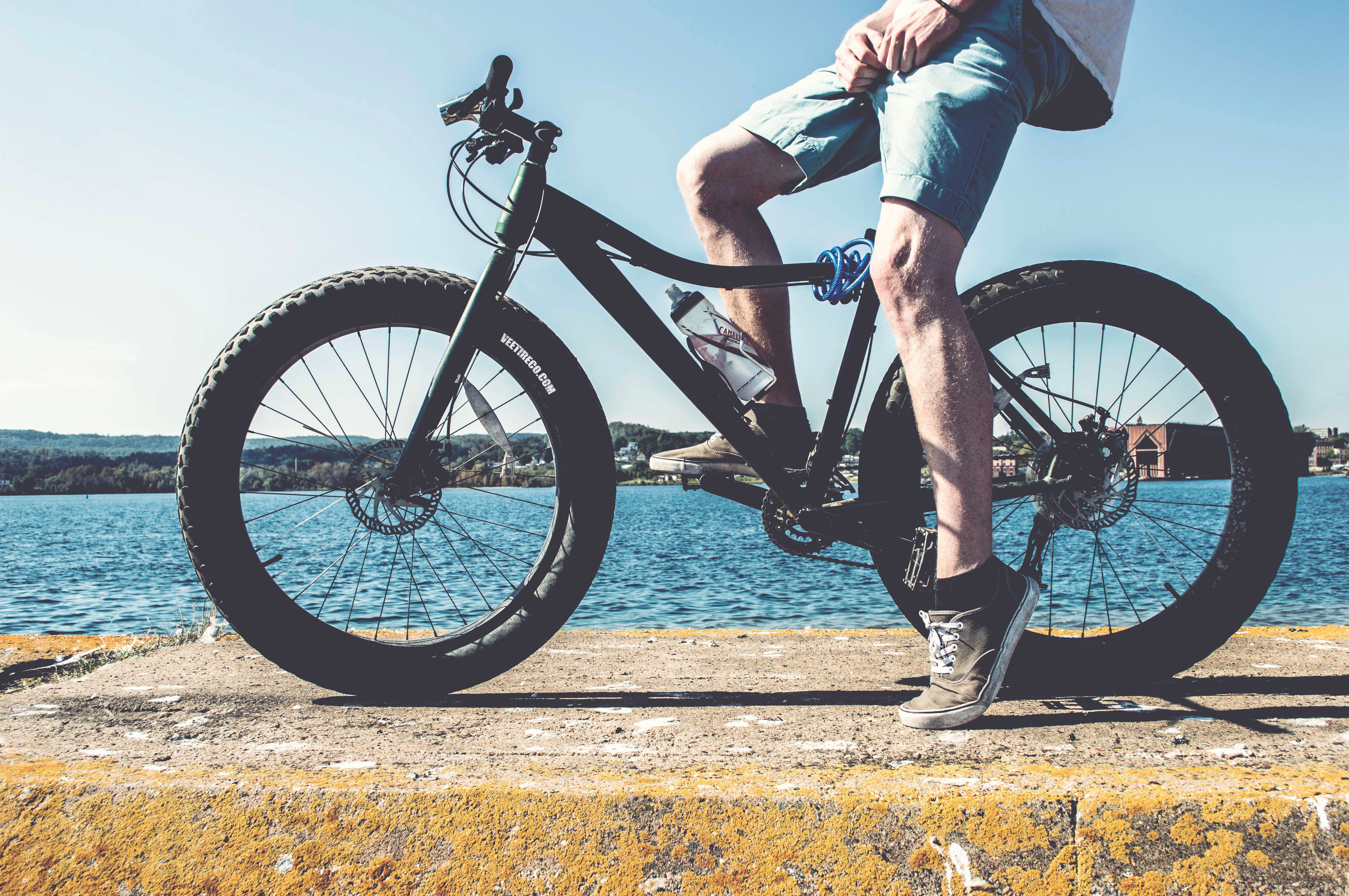 Handy-Wallpaper Sport, Flüsse, Beine, Fahrrad, Radfahrer kostenlos herunterladen.