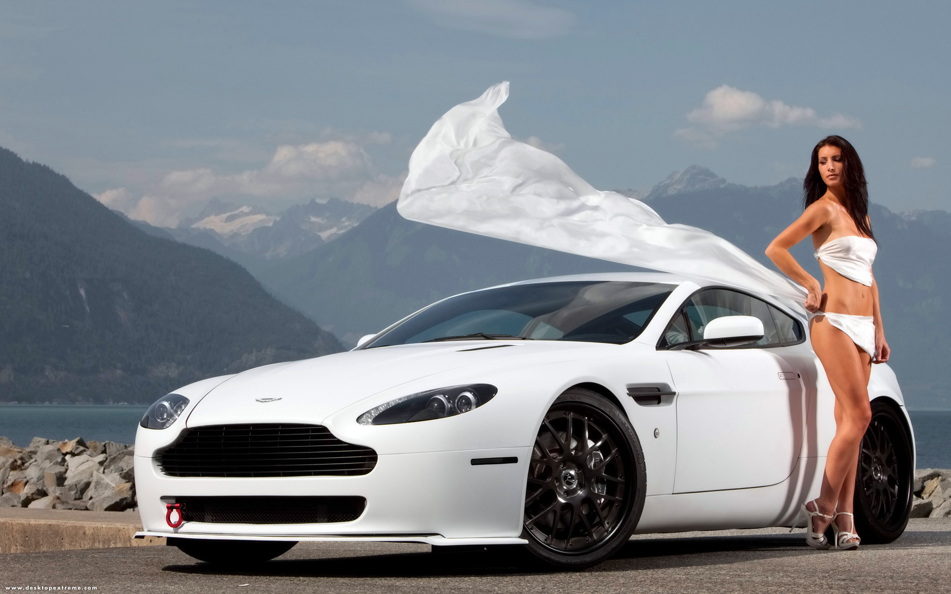 Best Aston Martin V8 Vantage Full HD Wallpaper