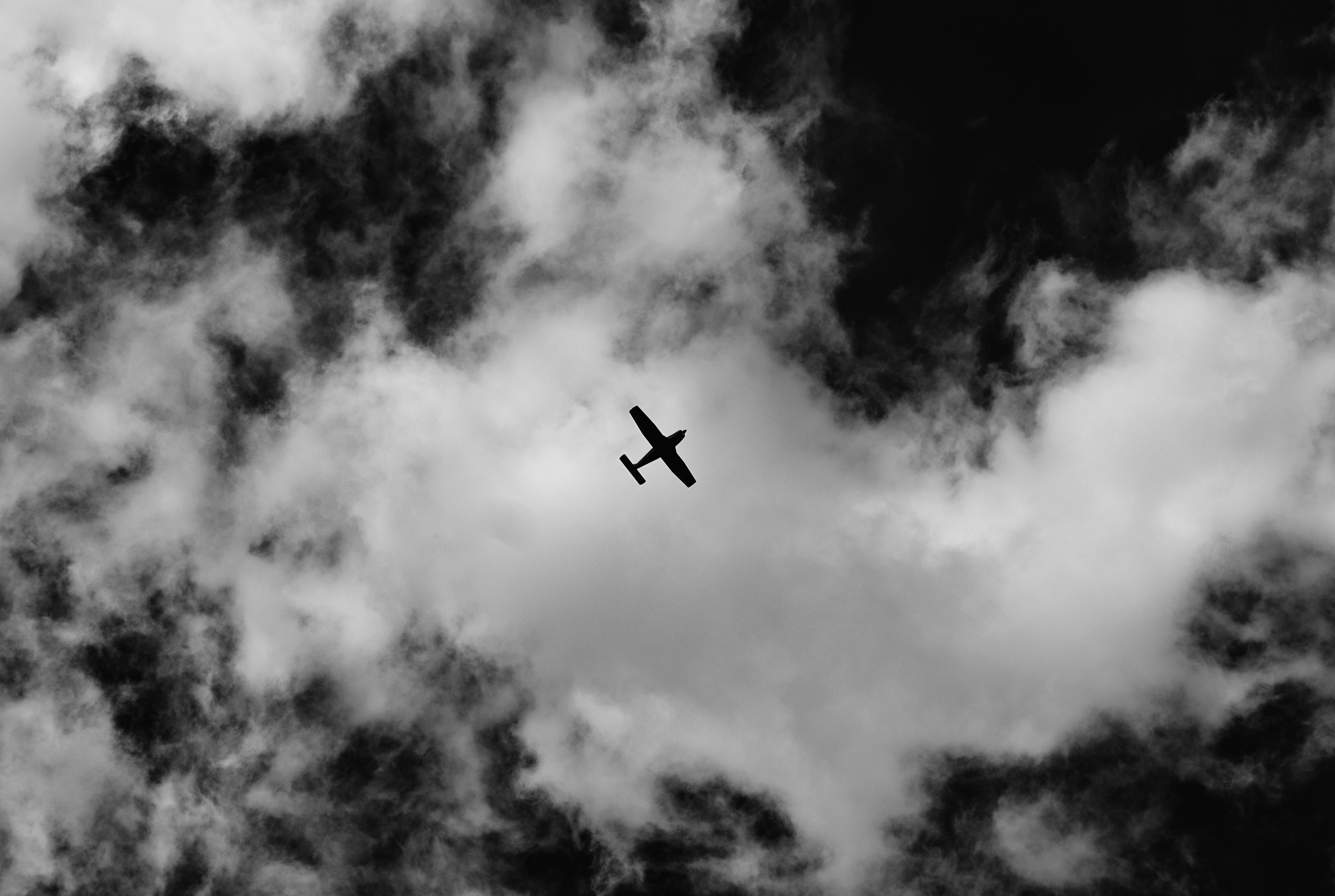 124127 завантажити шпалери небо, хмари, чб, літак, різне - заставки і картинки безкоштовно